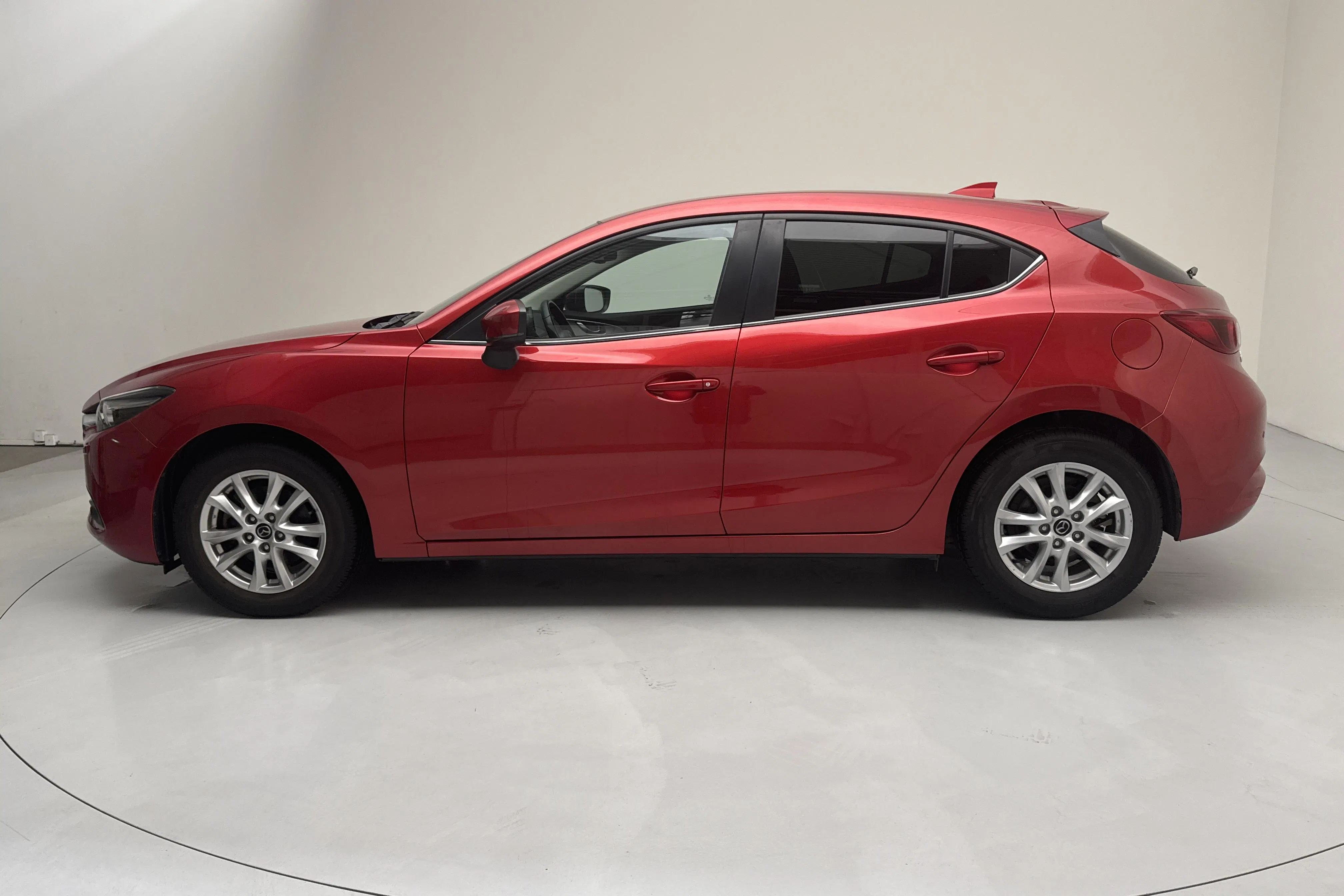Presentation photo 2 of 14: Mazda 3 2.0 5dr (120hk) - 20 170 km - Manual - red - 2017
