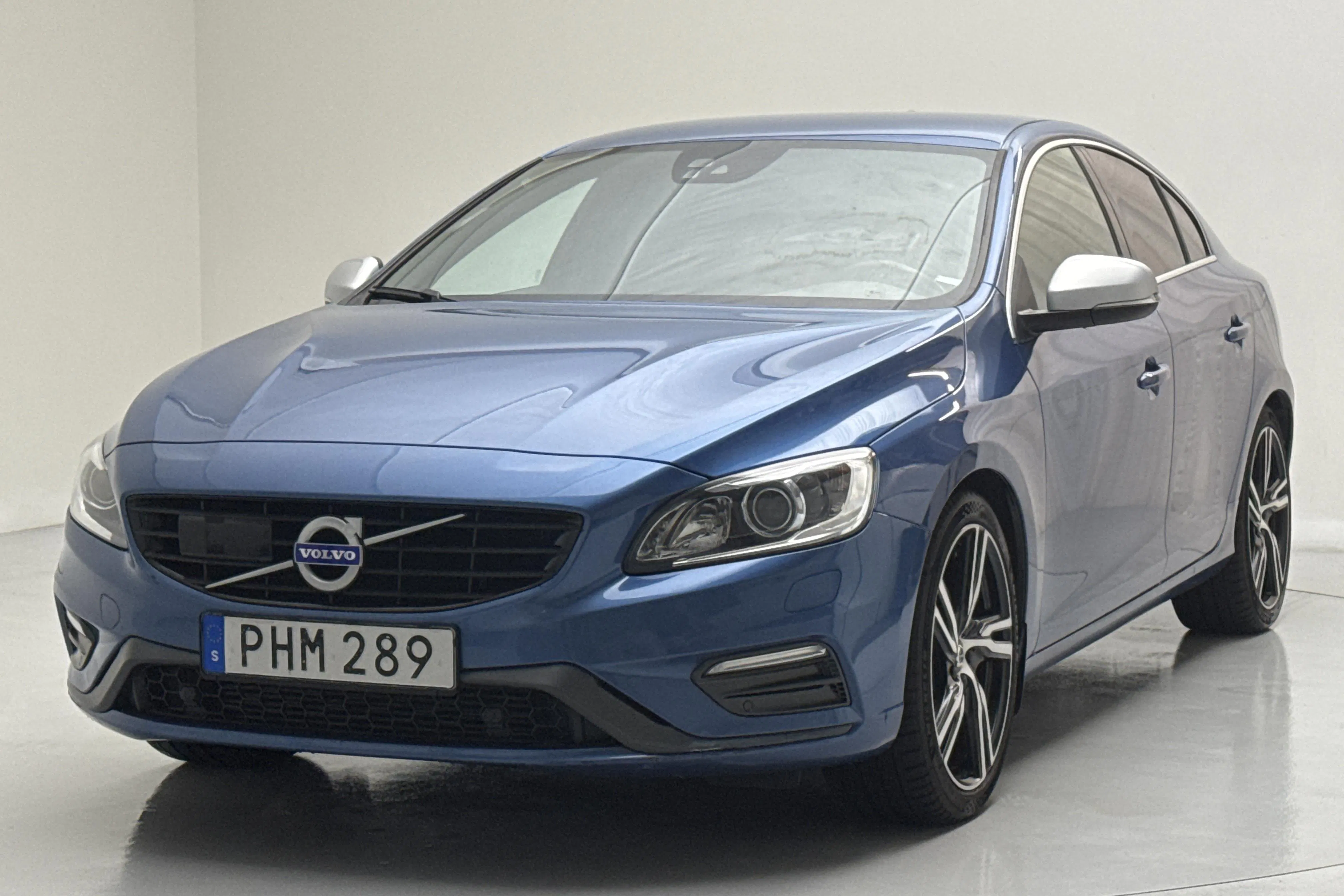 Presentationsfoto 1 av 17: Volvo S60 T6 AWD (310hk) - 14 168 mil - Automat - blå - 2017