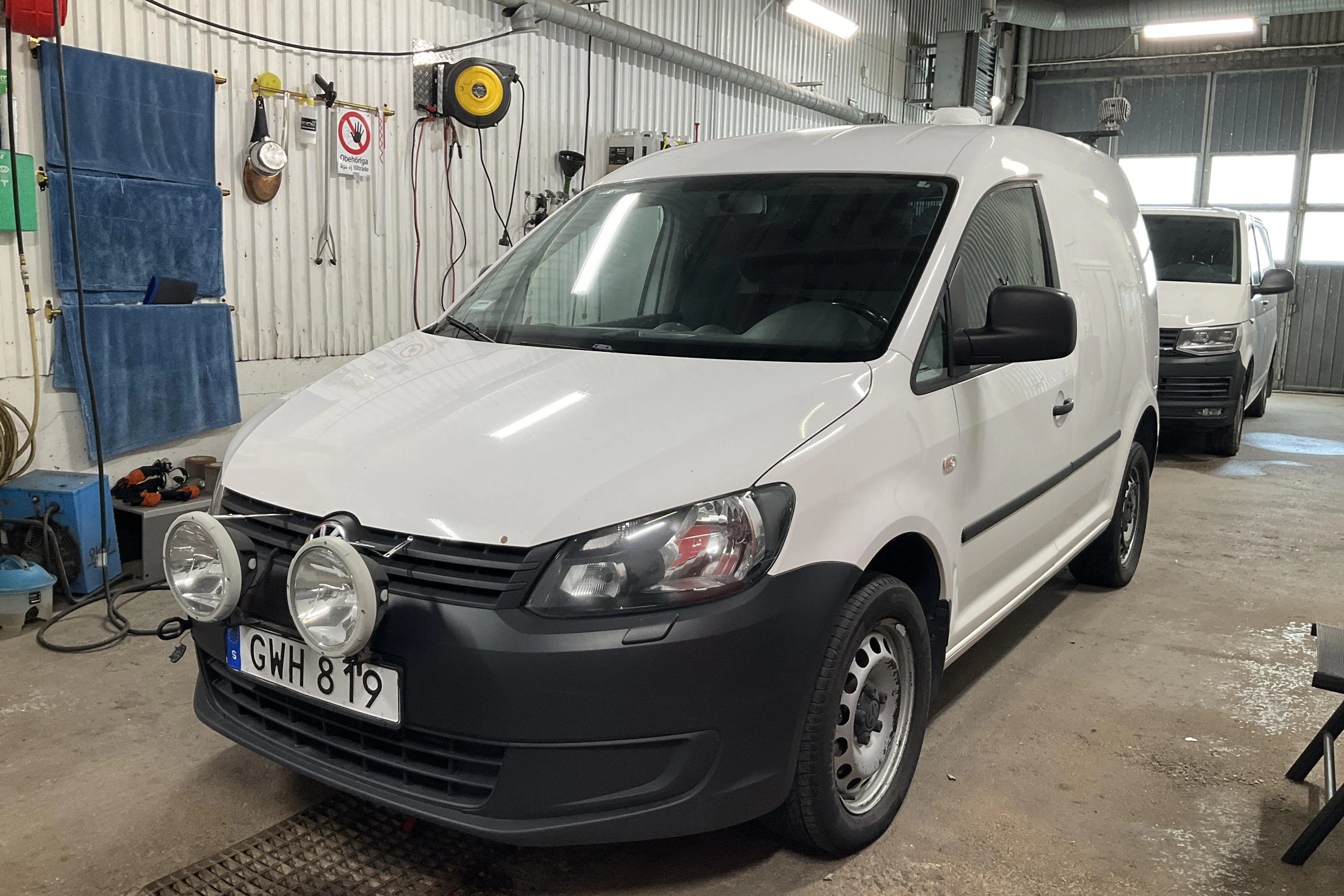 Presentation photo 1 of 14: VW Caddy 2.0 TDI Skåp 4-motion (140hk) - 231 820 km - Automatic - white - 2015
