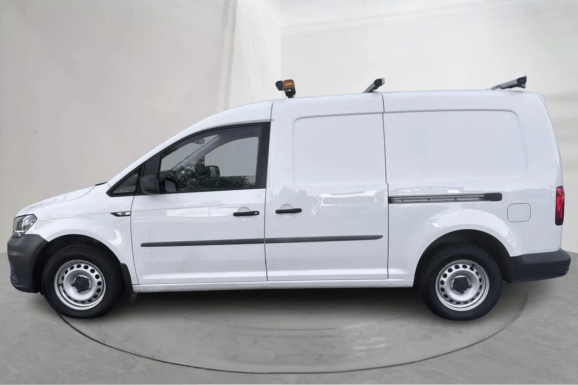 Presentationsfoto 2 av 19: VW Caddy 2.0 TDI Maxi Skåp 4MOTION (122hk) - 13 791 mil - Manuell - vit - 2020