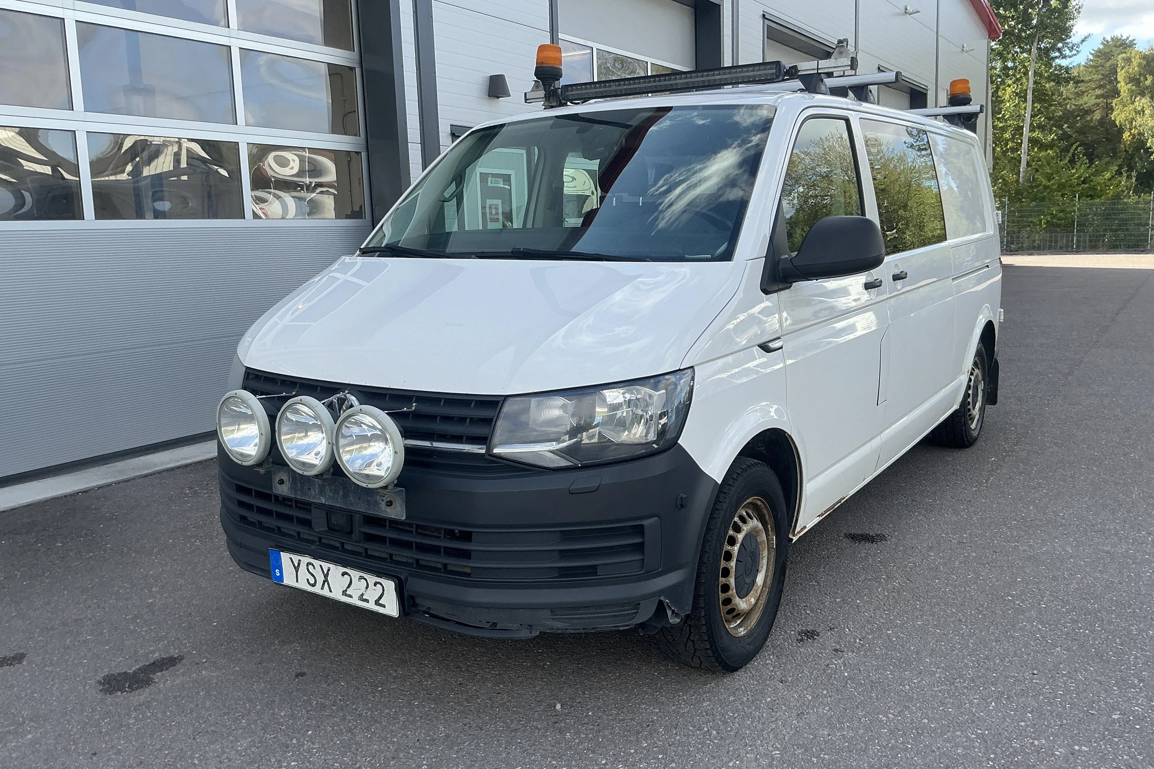 Presentationsfoto 1 av 16: VW Transporter T6 2.0 TDI BMT Skåp 4MOTION (150hk) - 26 196 mil - Manuell - vit - 2018