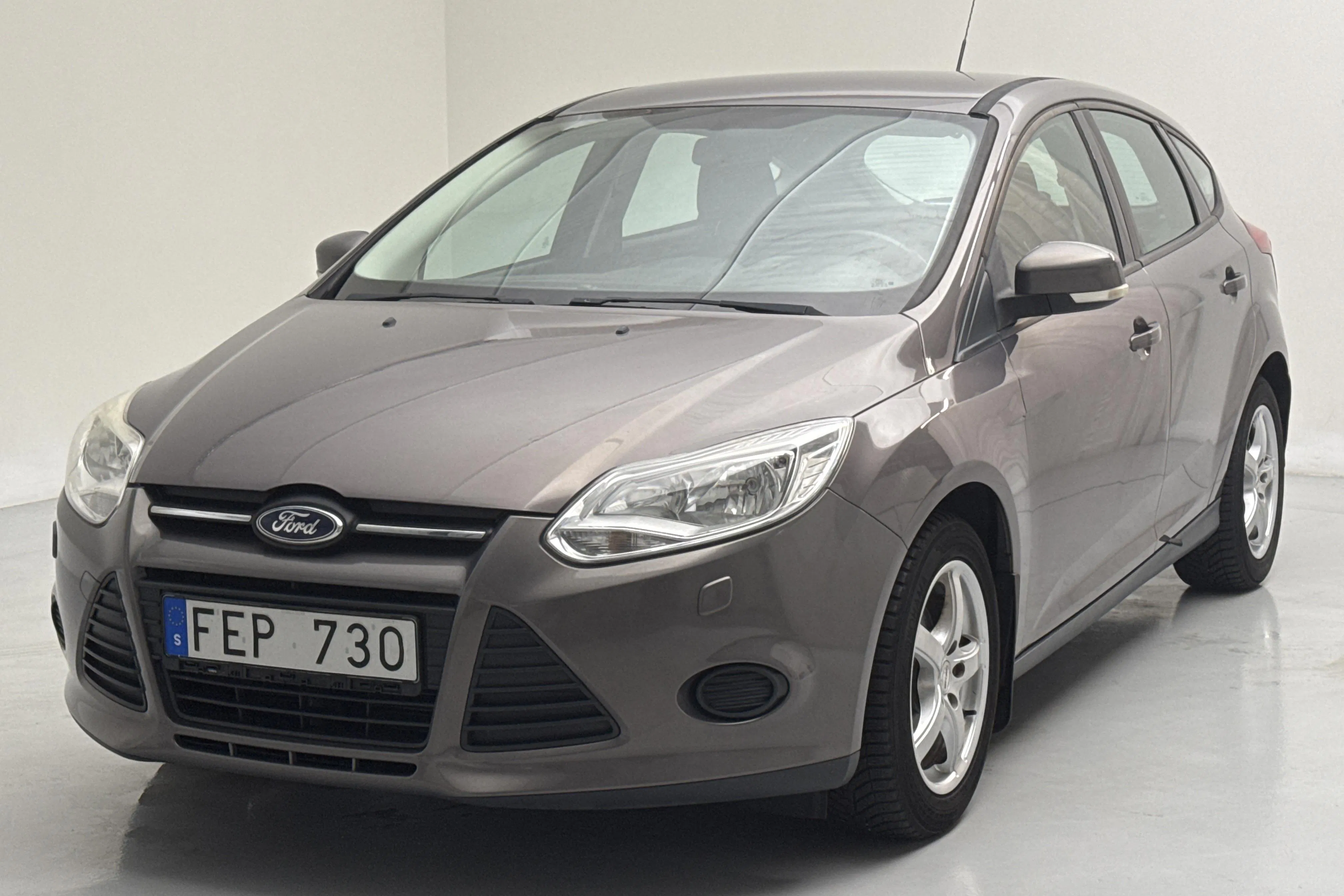 Presentationsfoto 1 av 11: Ford Focus 1.6 Ti-VCT Flexifuel 5dr (120hk) - 9 667 mil - Manuell - brun - 2012
