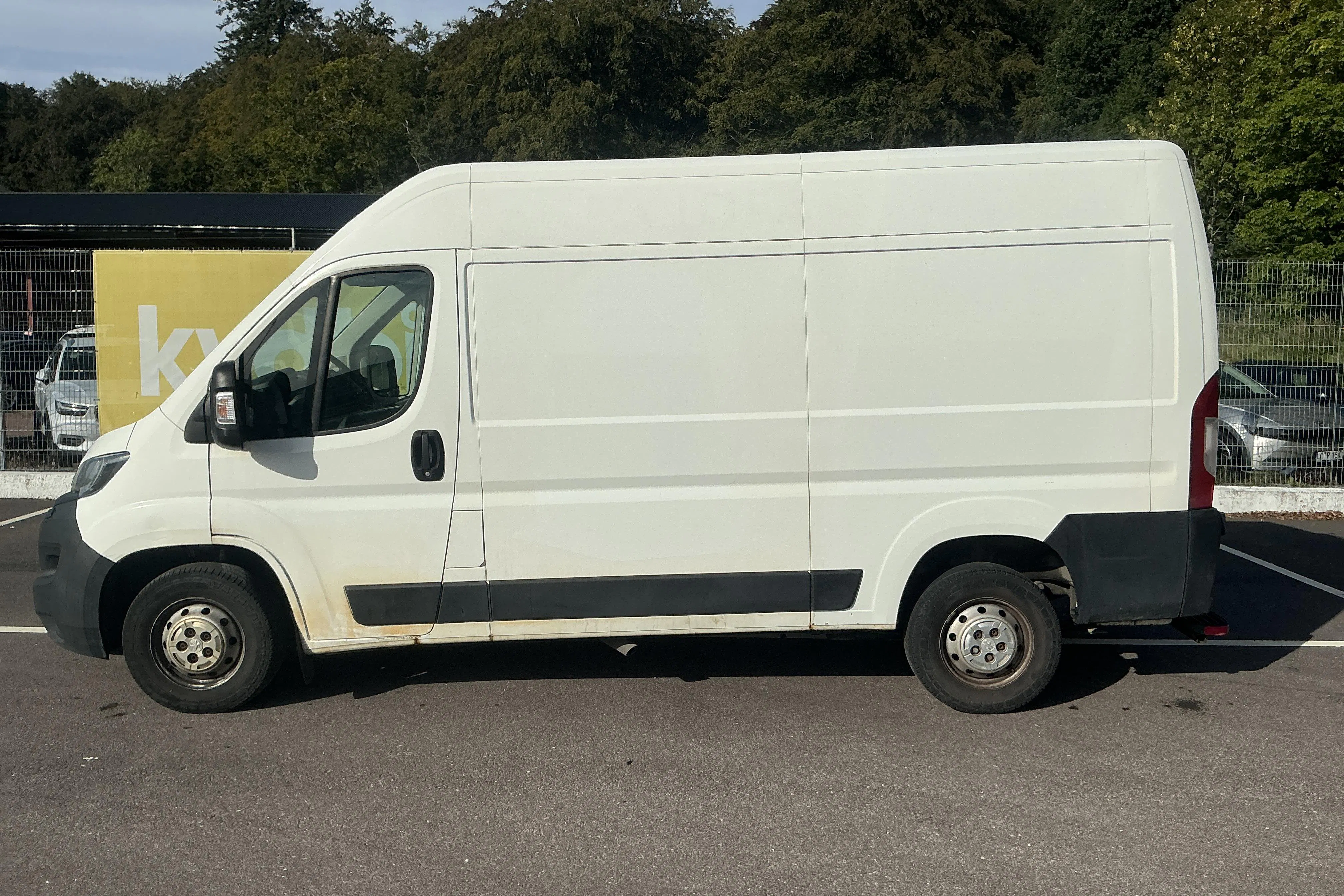 Presentation photo 2 of 13: Peugeot Boxer 335 2.0 BlueHDi Skåp (130hk) - 221 800 km - Manual - white - 2019