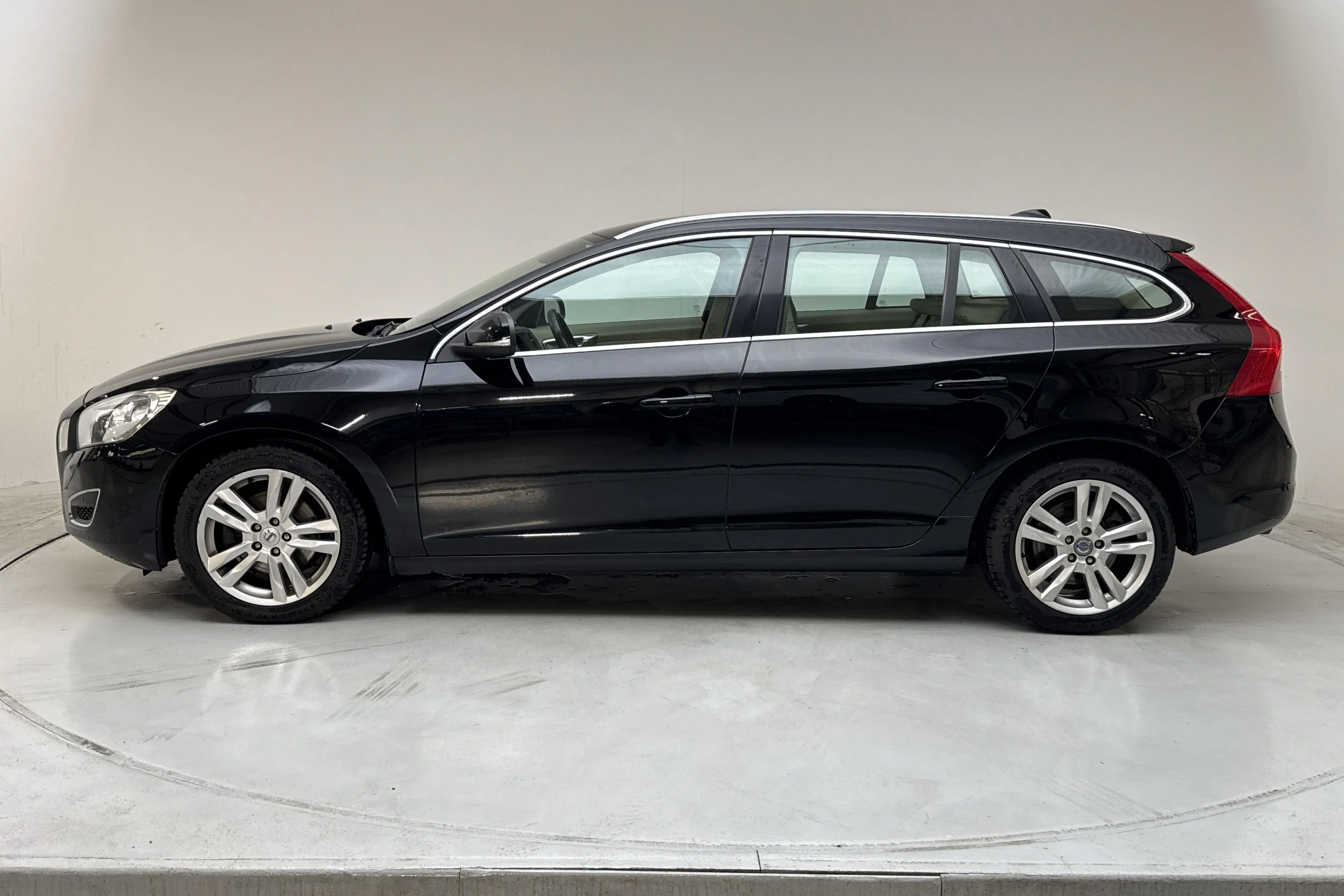 Presentation photo 2 of 14: Volvo V60 D4 (163hk) - 180 980 km - Automatic - black - 2013