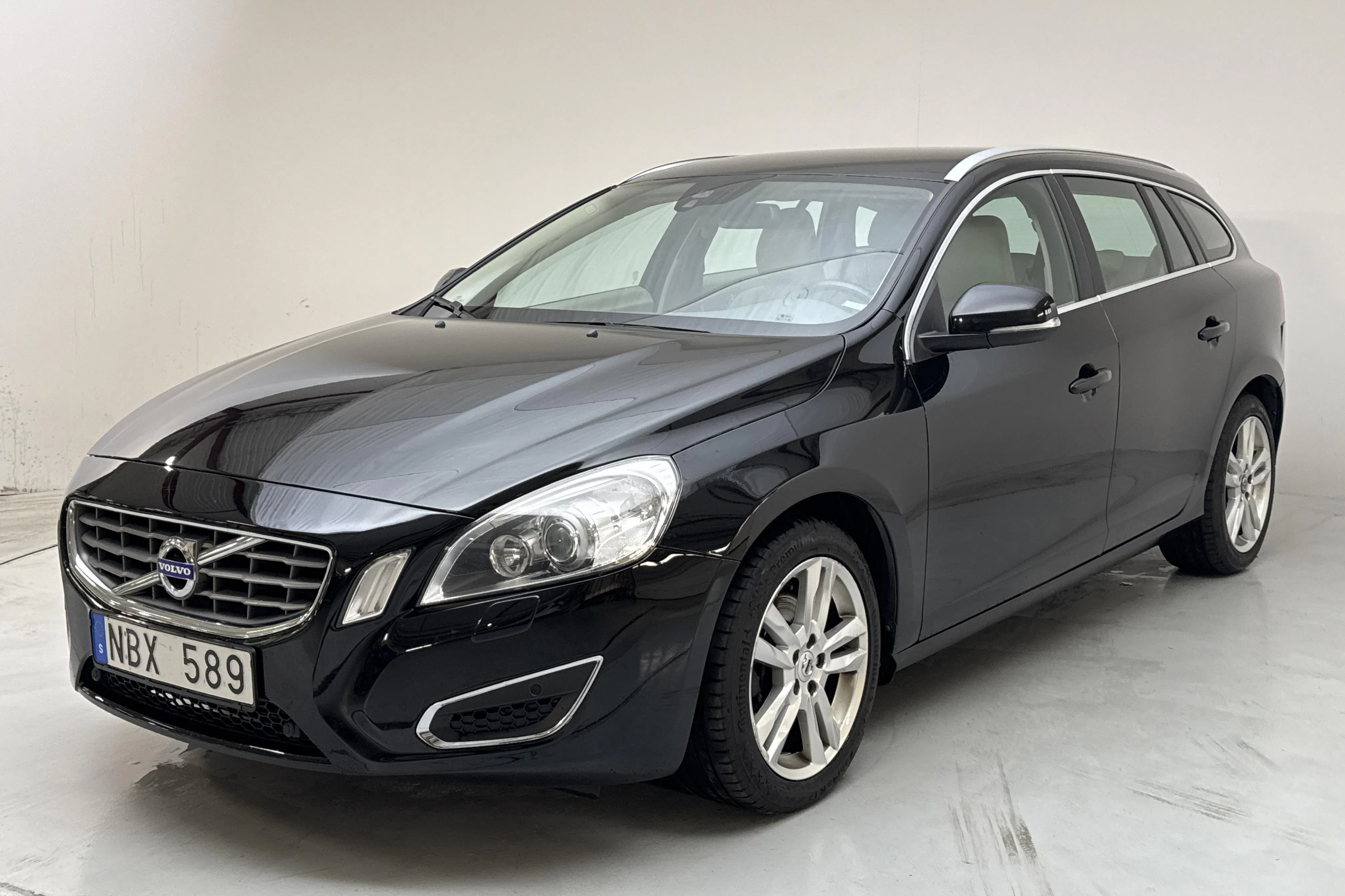 Presentation photo 1 of 14: Volvo V60 D4 (163hk) - 180 980 km - Automatic - black - 2013