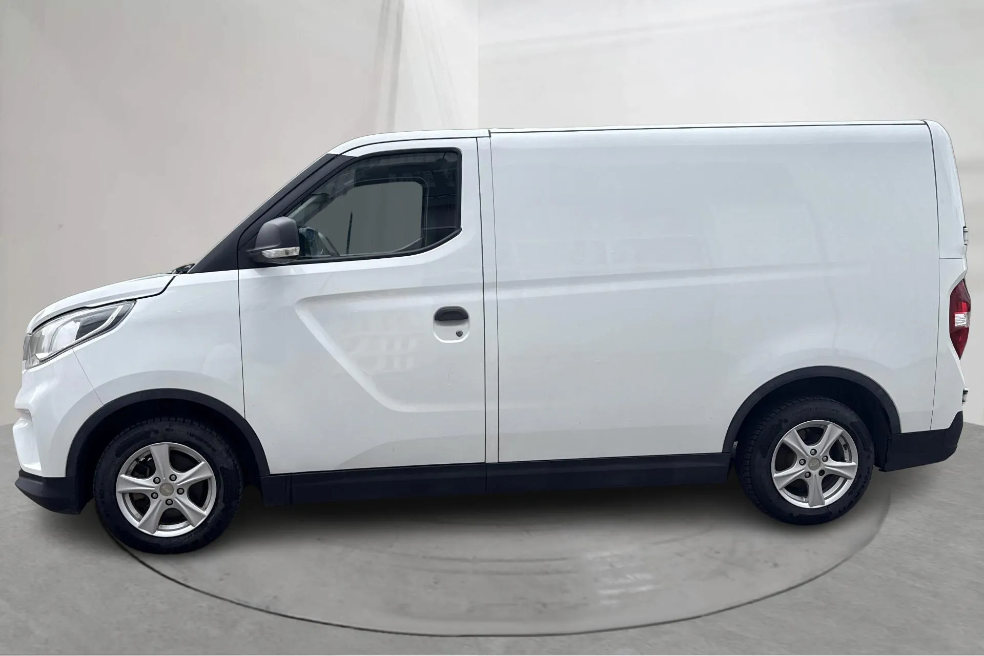 Presentationsfoto 2 av 14: Maxus e-Deliver 3 50,2kWh (122hk) - 7 524 mil - Automat - vit - 2022