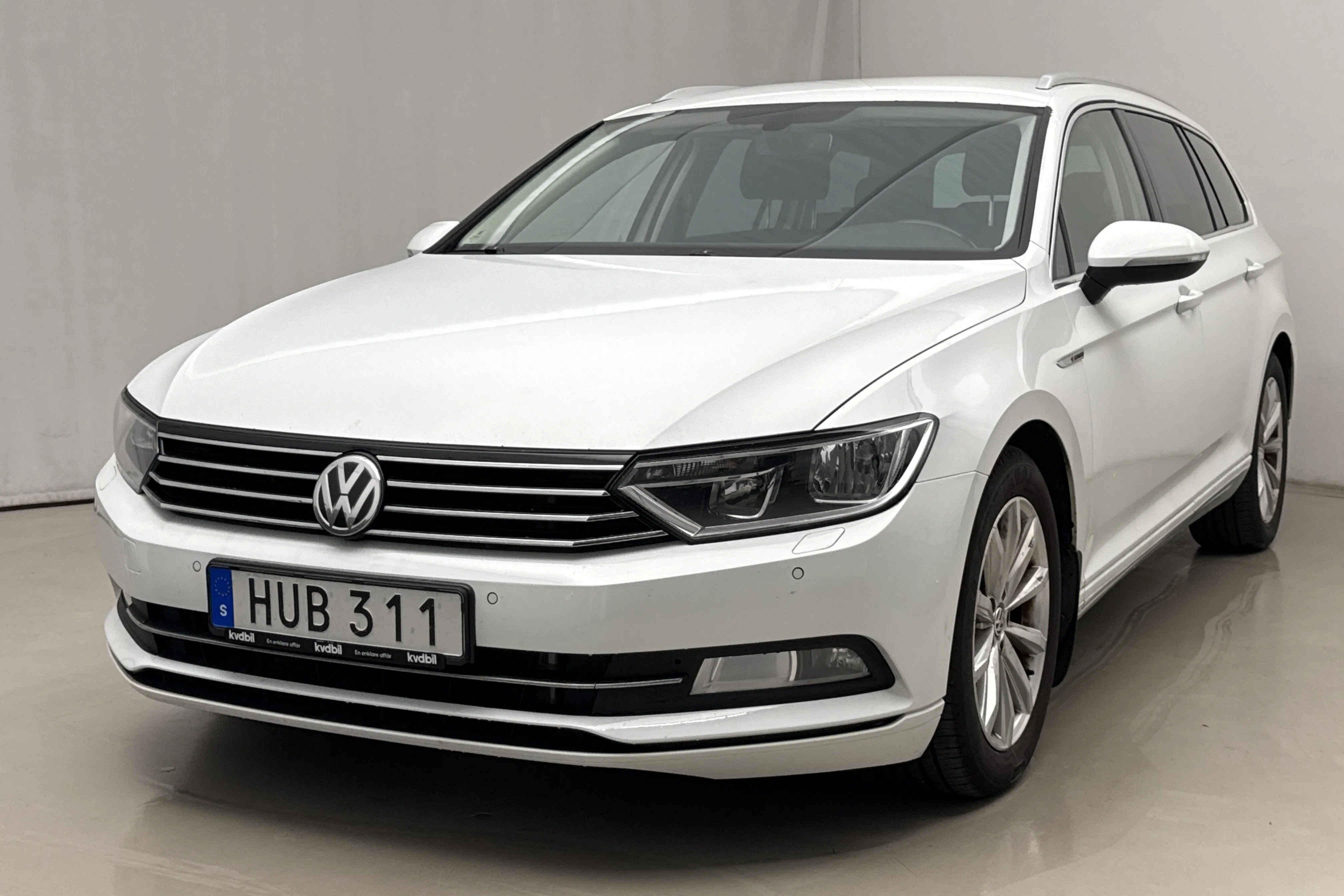 Presentation photo 1 of 19: VW Passat 2.0 TDI Sportscombi 4MOTION (150hk) - 280 030 km - Manual - white - 2016