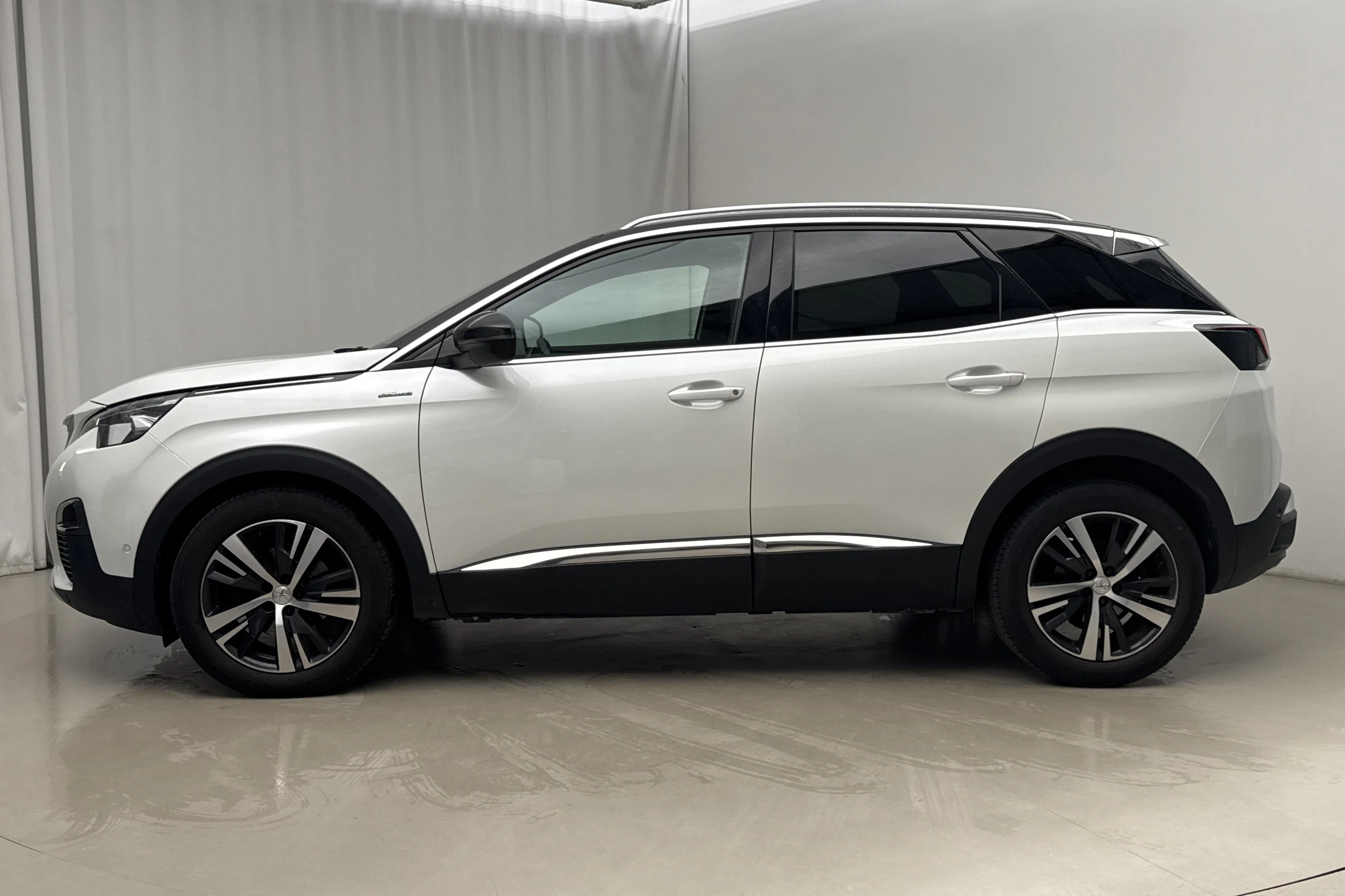 Presentation photo 2 of 18: Peugeot 3008 1.2 PureTech (130hk) - 85 270 km - Automatic - white - 2019