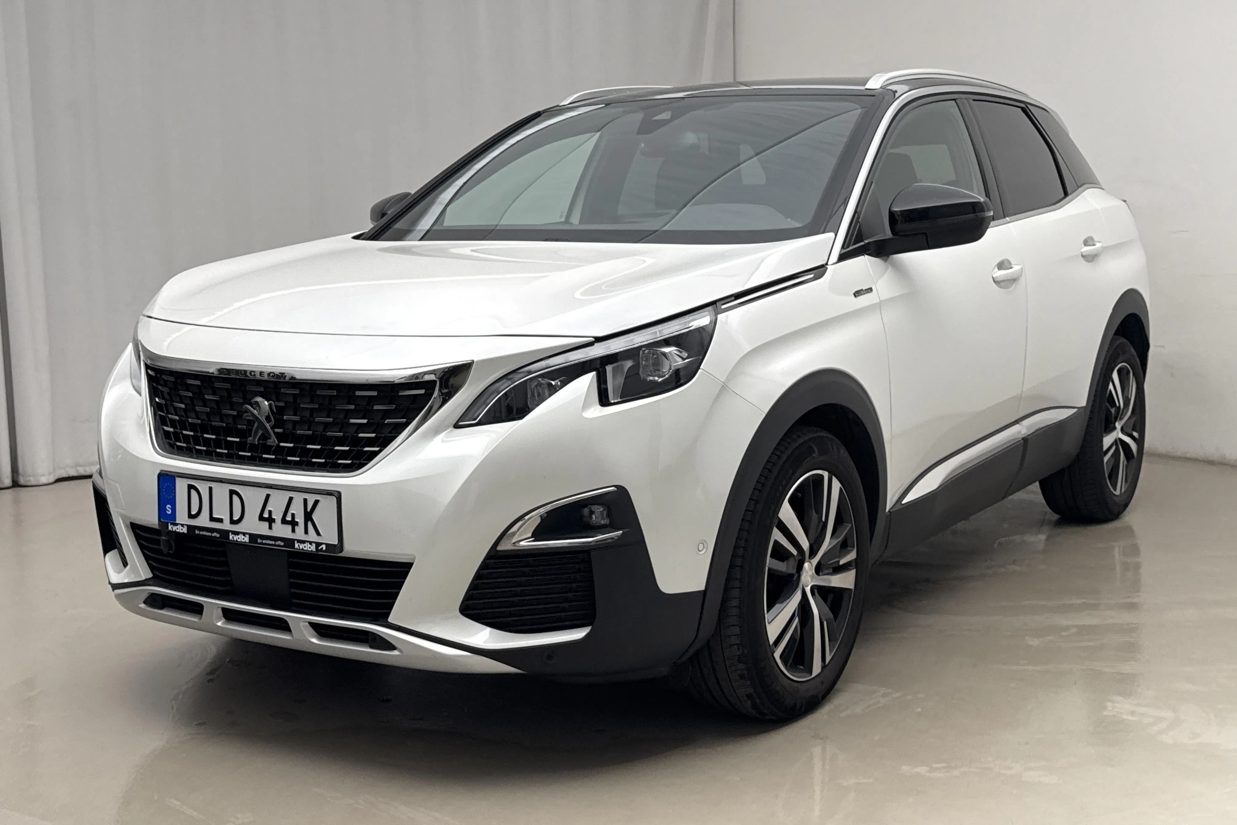 Presentation photo 1 of 18: Peugeot 3008 1.2 PureTech (130hk) - 85 270 km - Automatic - white - 2019