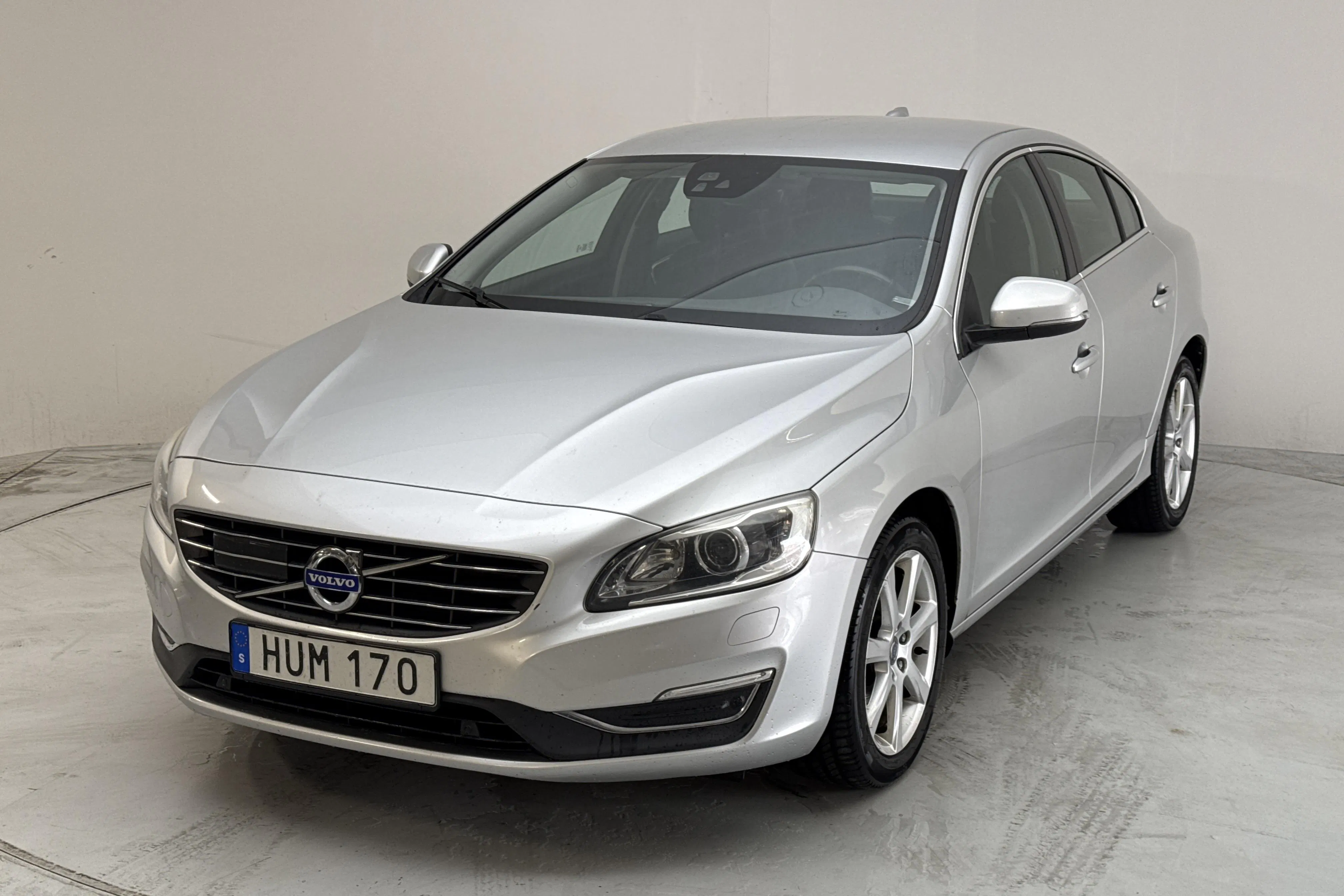 Presentation photo 1 of 15: Volvo S60 T3 (152hk) - 276 000 km - Manual - silver - 2017