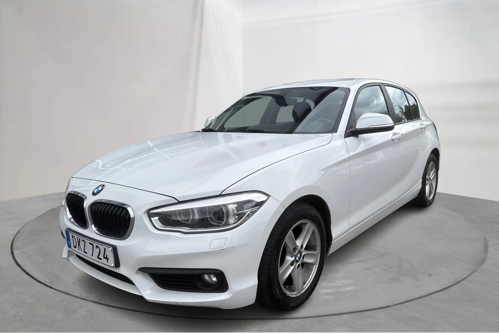 Presentationsfoto 1 av 14: BMW 116d 5dr, F20 (116hk) - 12 682 mil - Manuell - vit - 2016