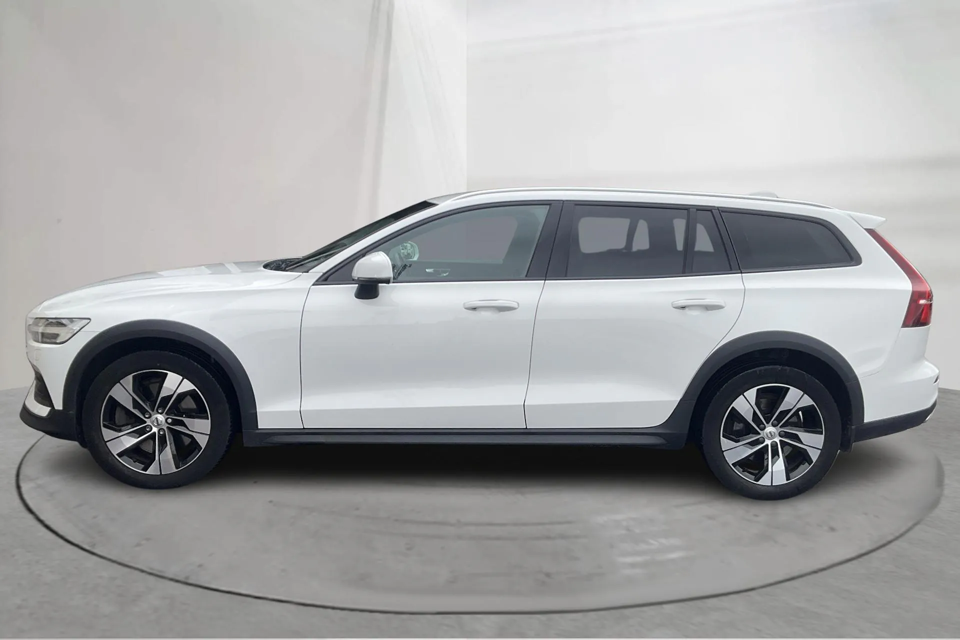 Presentation photo 2 of 21: Volvo V60 B4 Cross Country AWD Mildhybrid, Diesel (197hk) - 140 620 km - Automatic - white - 2022