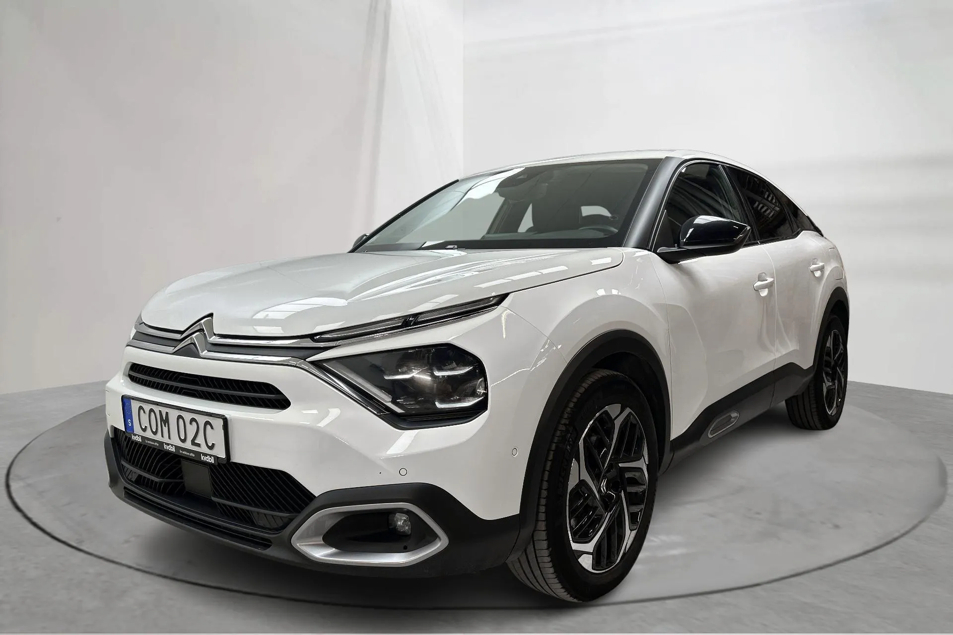 Presentationsfoto 1 av 14: Citroën C4 1.2 PureTech (130hk) - 4 476 mil - Automat - vit - 2023
