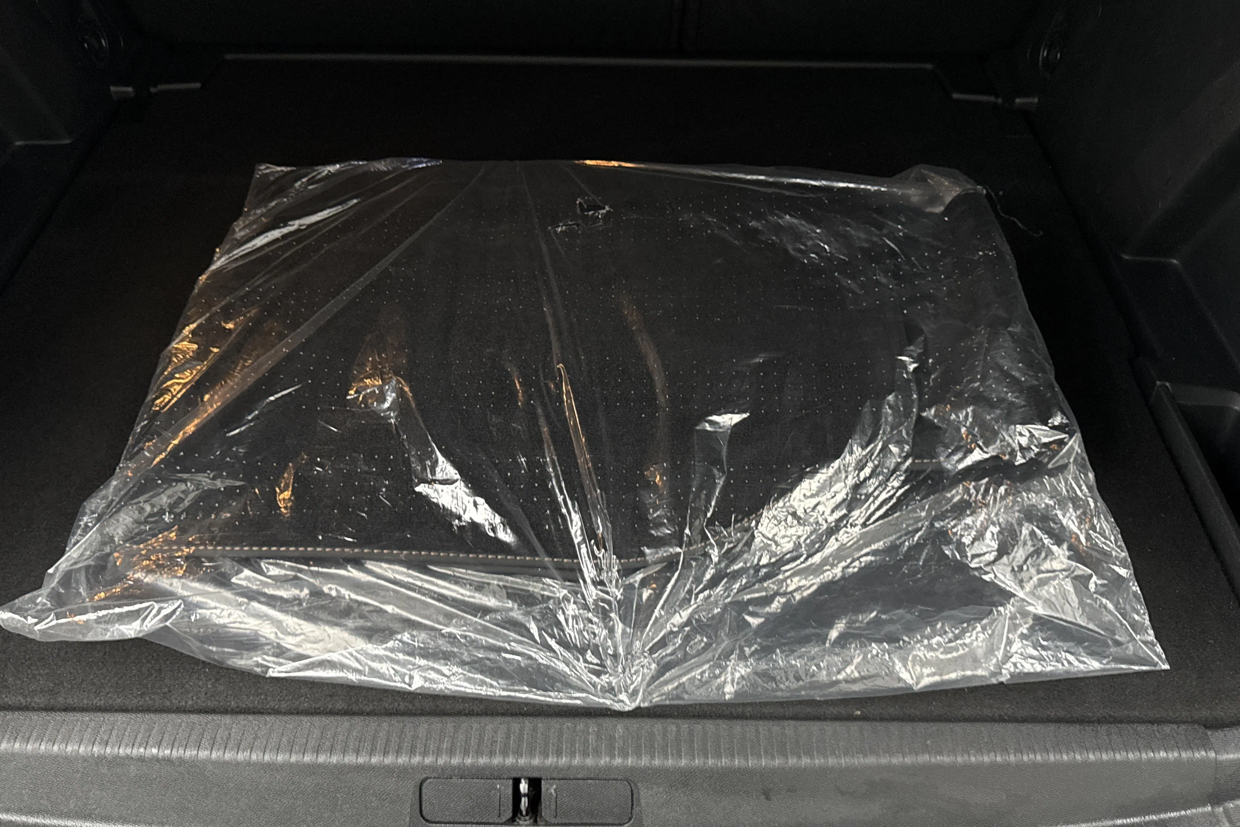 Presentation photo 18 of 18: Peugeot 3008 1.2 PureTech (130hk) - 46 840 km - Automatic - gray - 2023