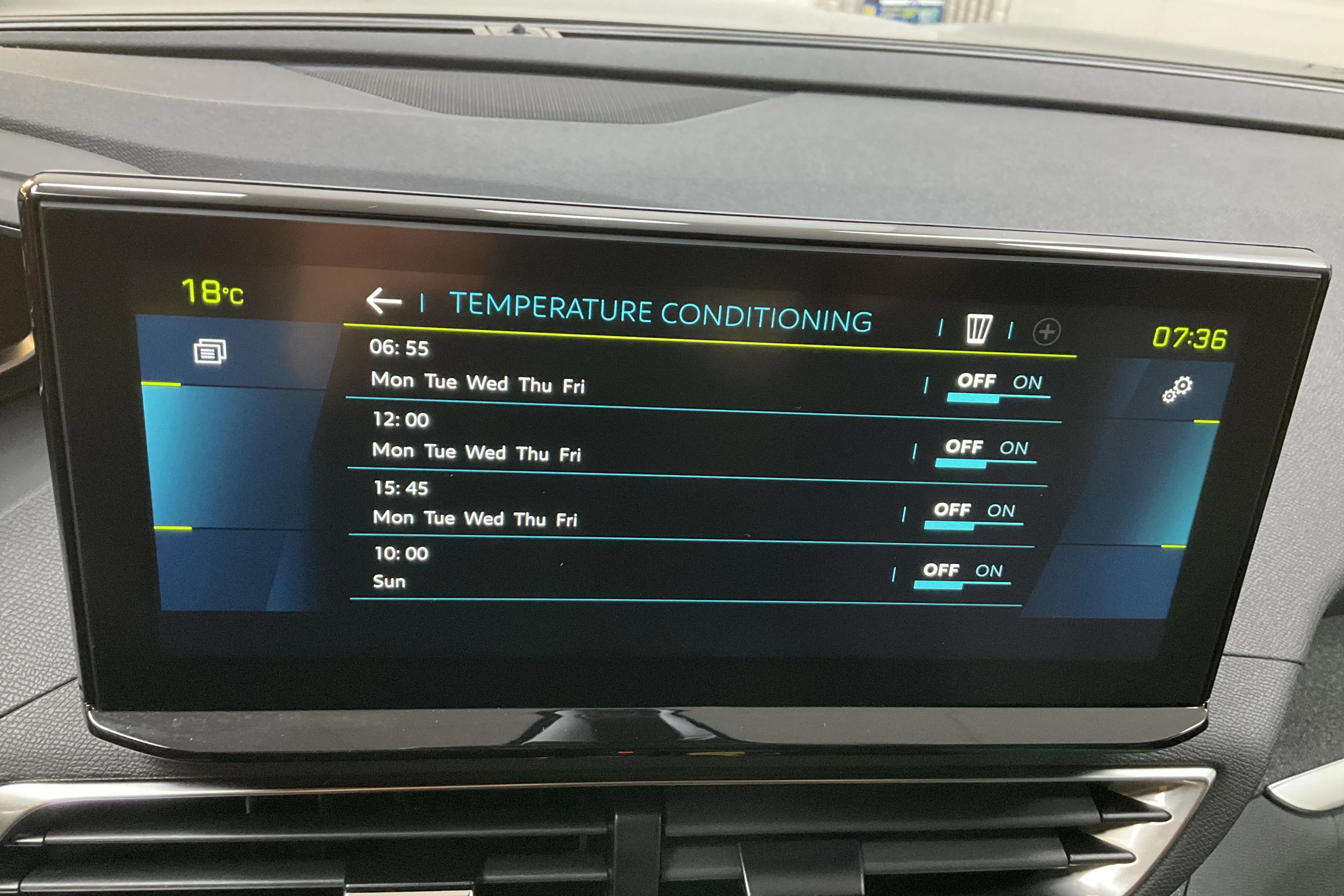 Presentationsfoto 17 av 17: Peugeot 3008 1.6 Plug-in Hybrid 4 (300hk) - 3 558 mil - Automat - blå - 2023