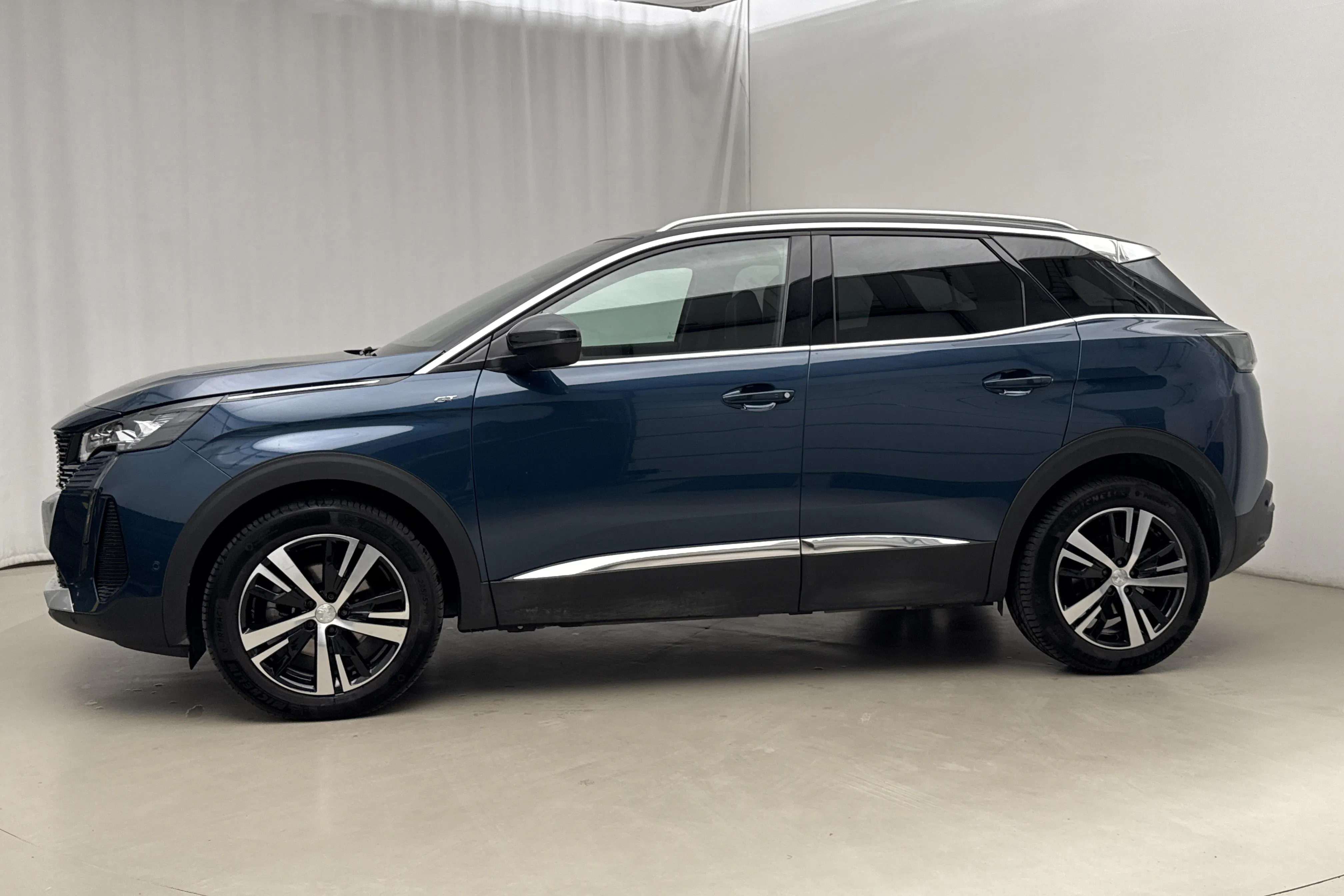 Presentationsfoto 2 av 18: Peugeot 3008 1.2 PureTech (130hk) - 1 628 mil - Automat - blå - 2023
