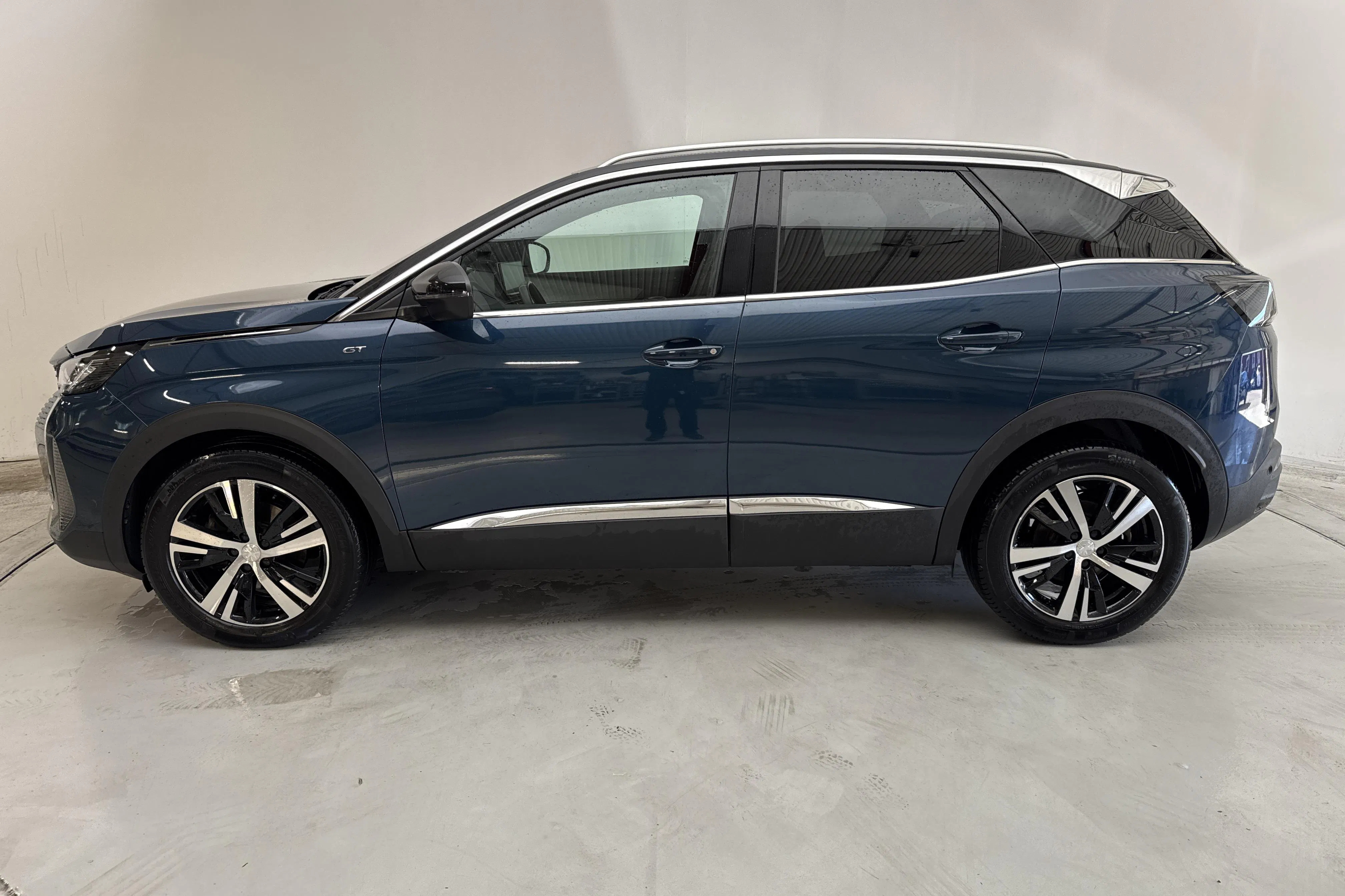 Presentationsfoto 2 av 12: Peugeot 3008 1.2 PureTech (130hk) - 5 995 mil - Automat - blå - 2023