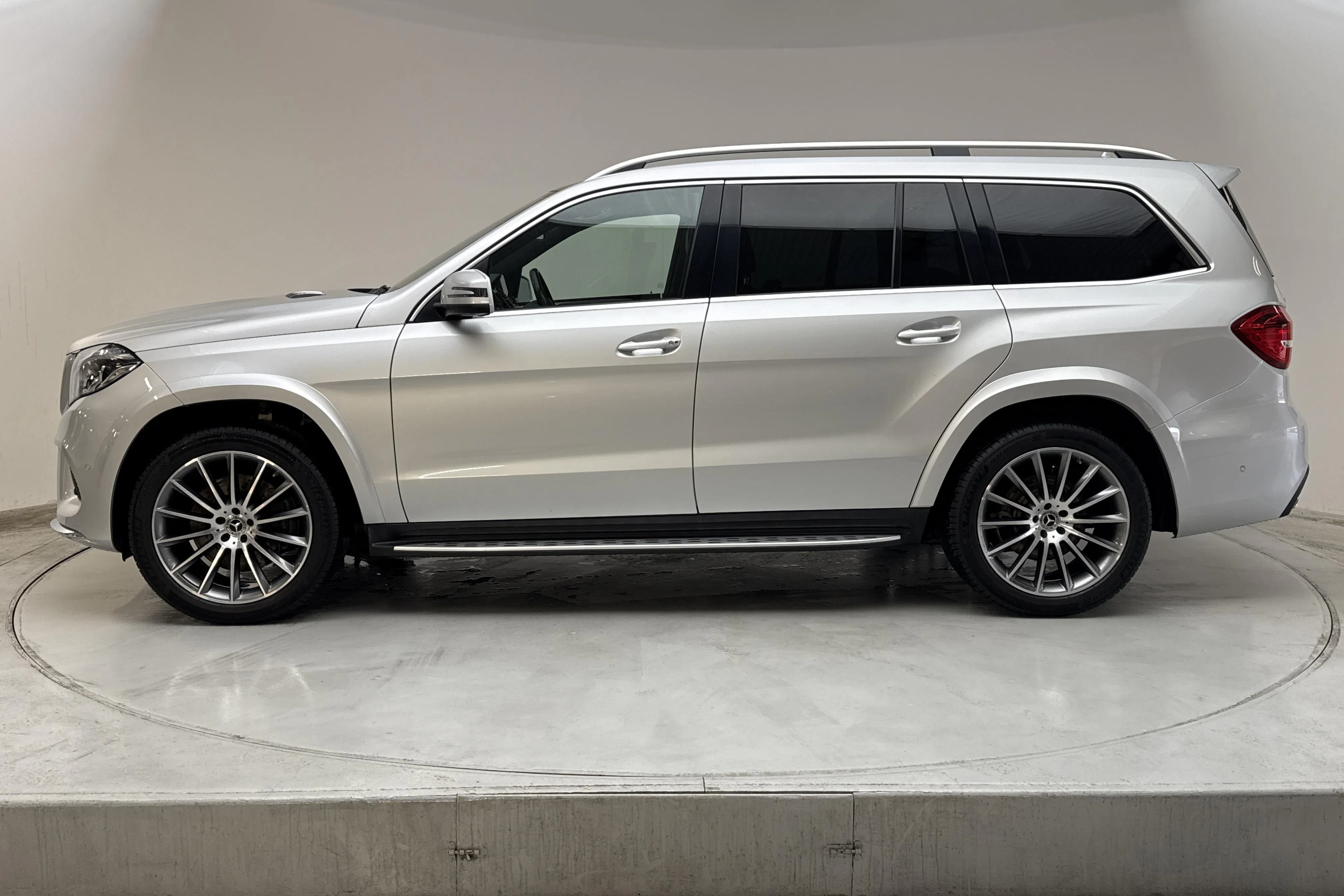 Presentation photo 2 of 22: Mercedes GLS 350 d 4MATIC X166 (258hk) - 230 440 km - Automatic - silver - 2017