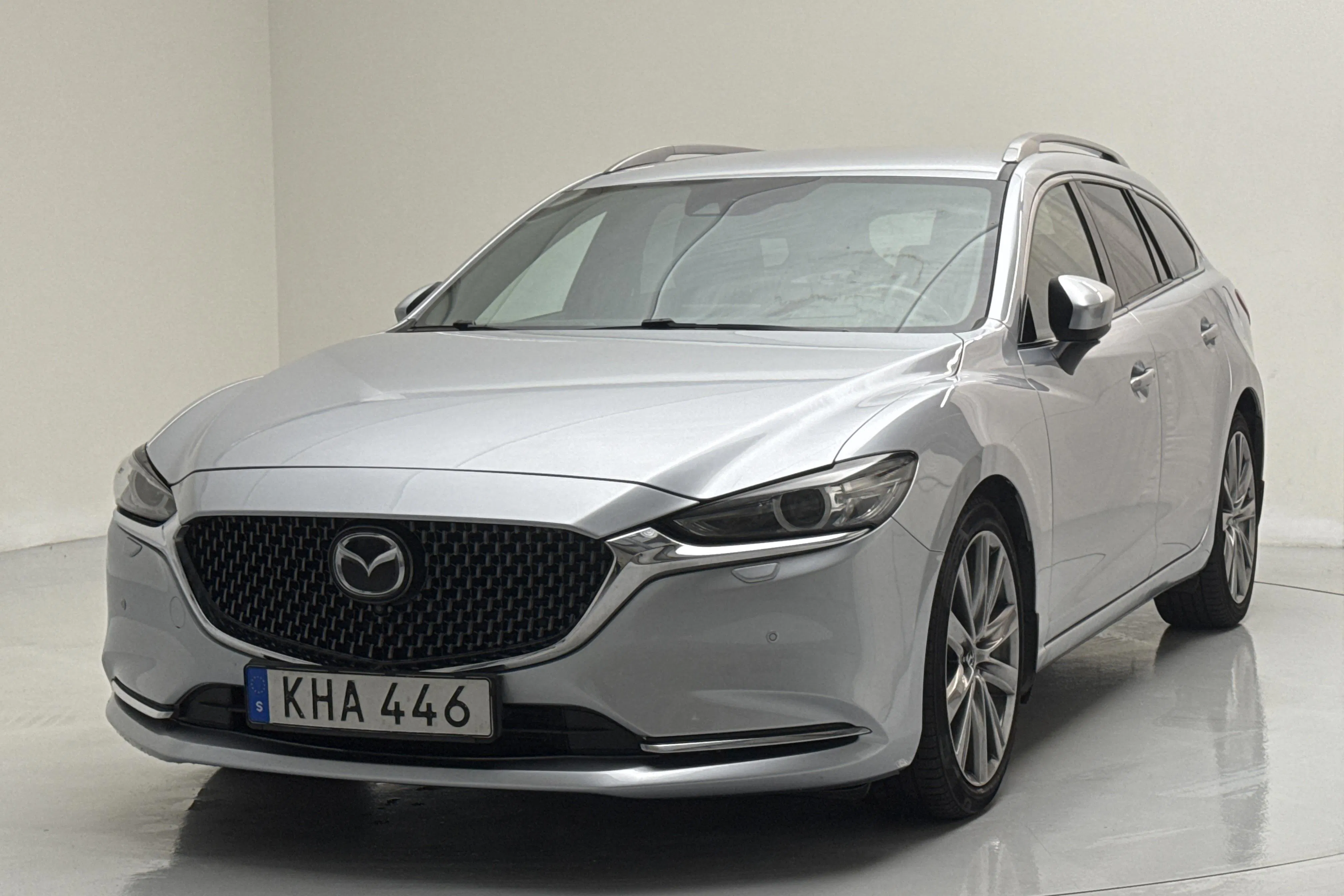 Presentationsfoto 1 av 18: Mazda 6 2.2 DE Kombi AWD (184hk) - 13 817 mil - Automat - grå - 2019