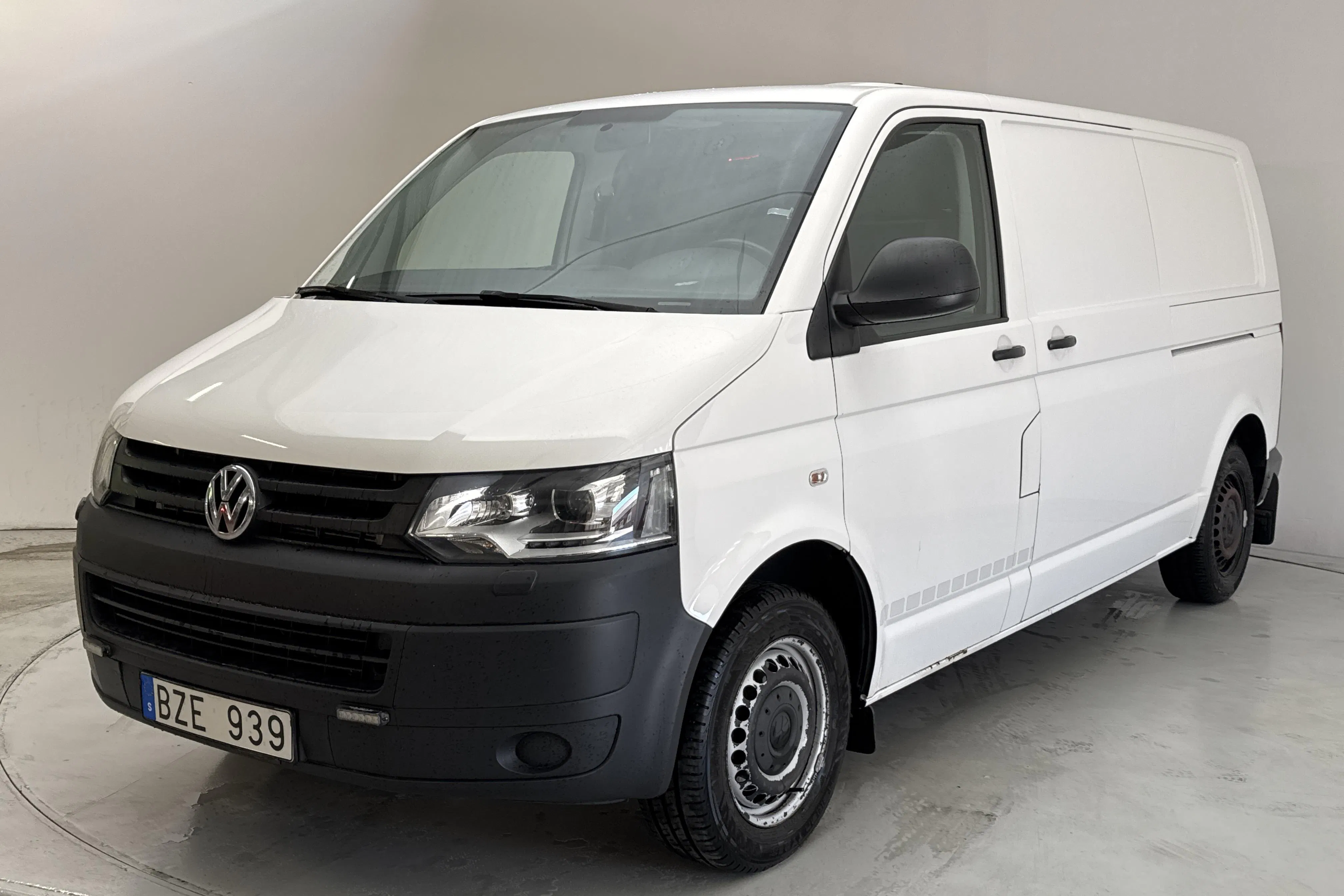 Presentationsfoto 1 av 11: VW Transporter T5 2.0 TDI (140hk) - 12 854 mil - Automat - vit - 2014