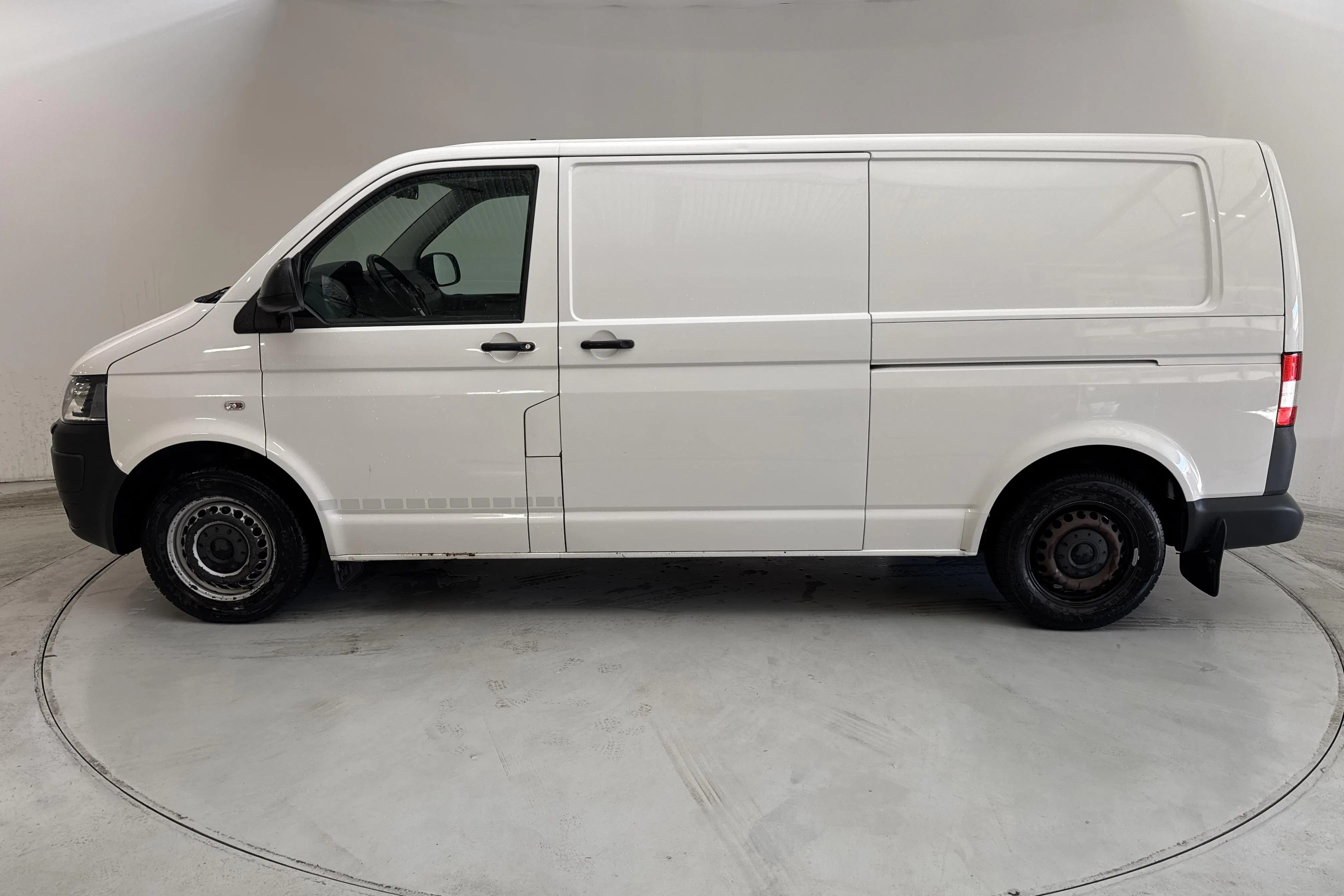 Presentationsfoto 2 av 11: VW Transporter T5 2.0 TDI (140hk) - 12 854 mil - Automat - vit - 2014
