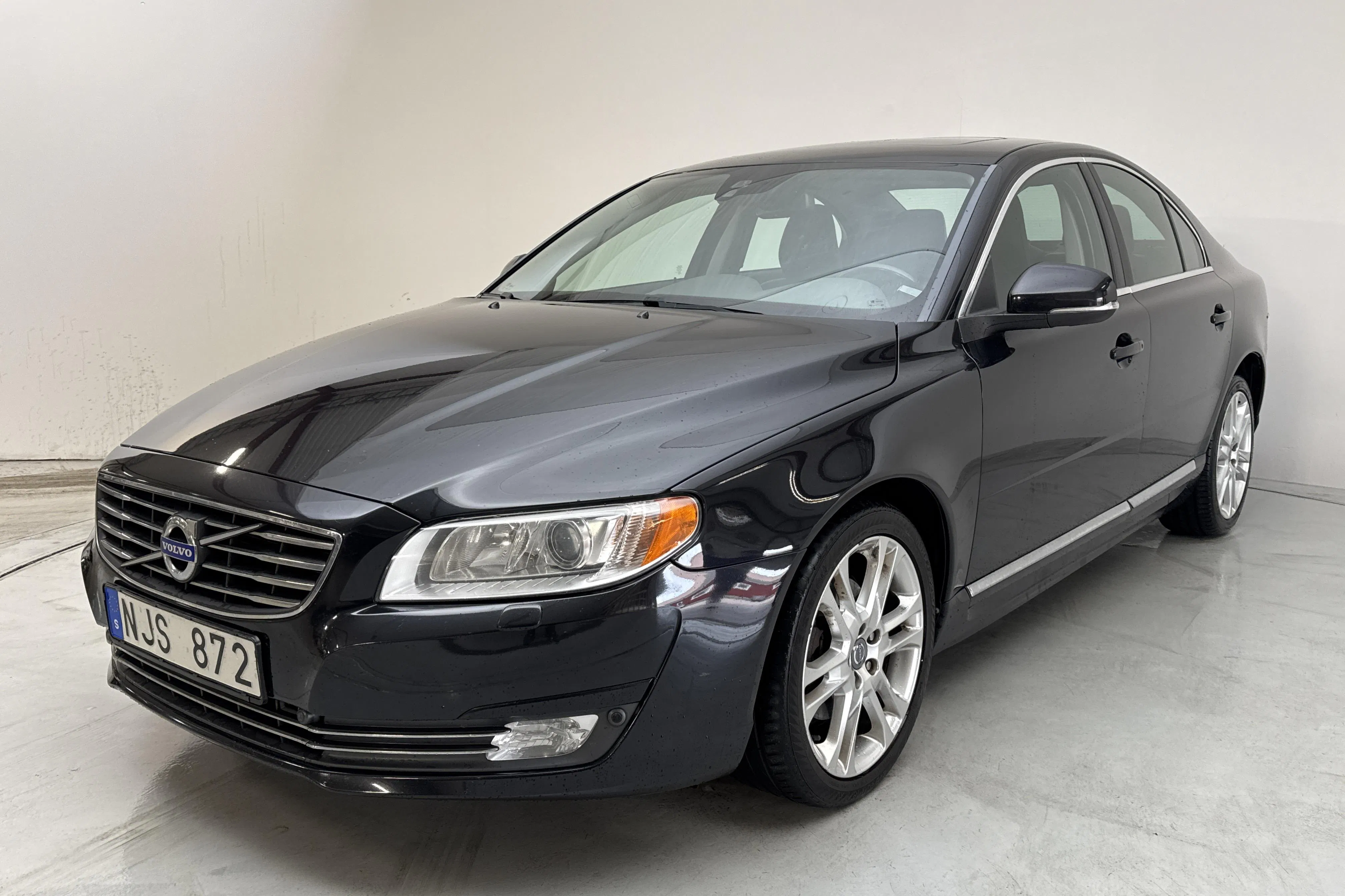 Presentationsfoto 1 av 16: Volvo S80 D5 (215hk) - 24 320 mil - Manuell - svart - 2014