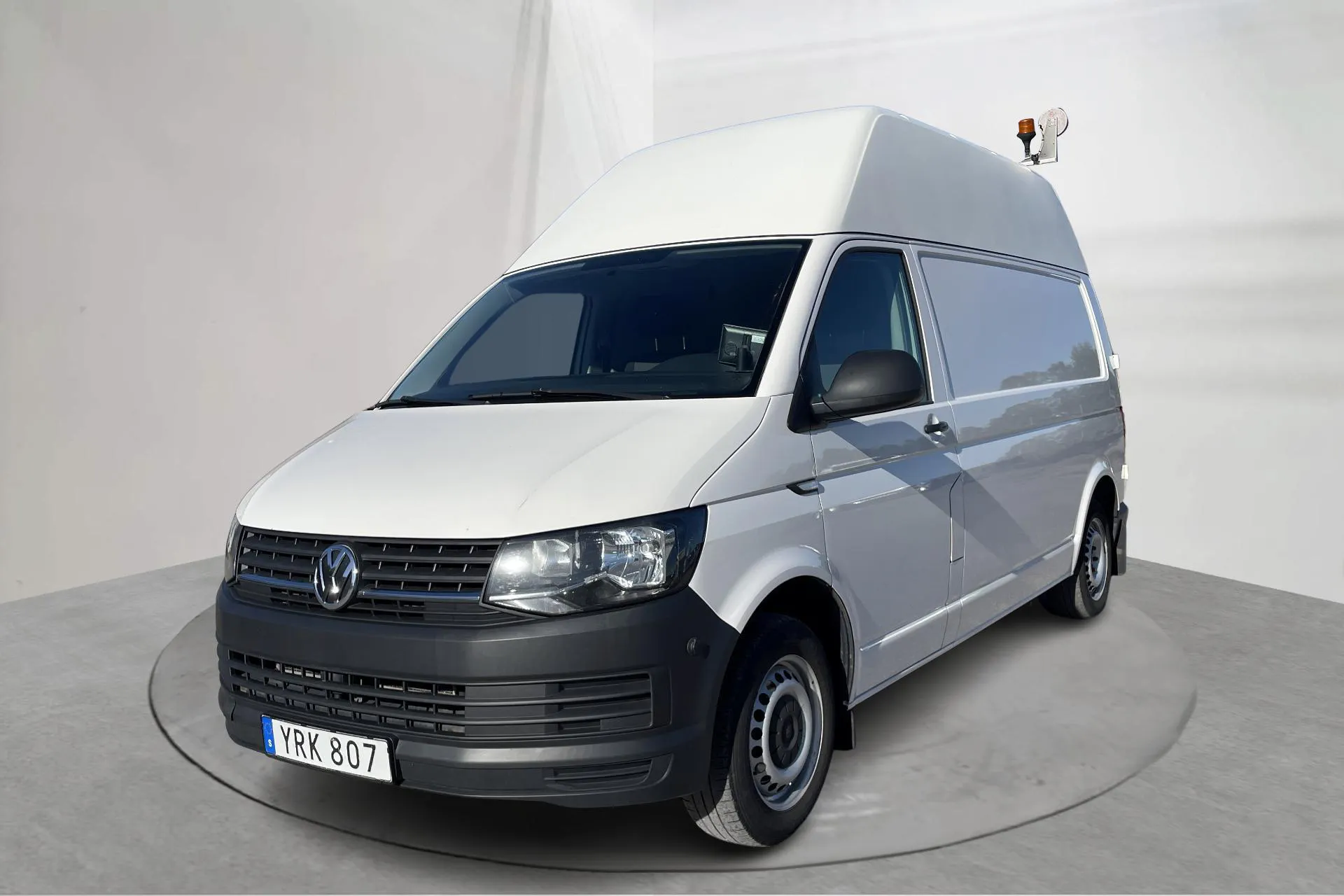 Presentationsfoto 1 av 20: VW Transporter T6 2.0 TDI BMT Skåp (150hk) - 18 957 mil - Manuell - vit - 2018
