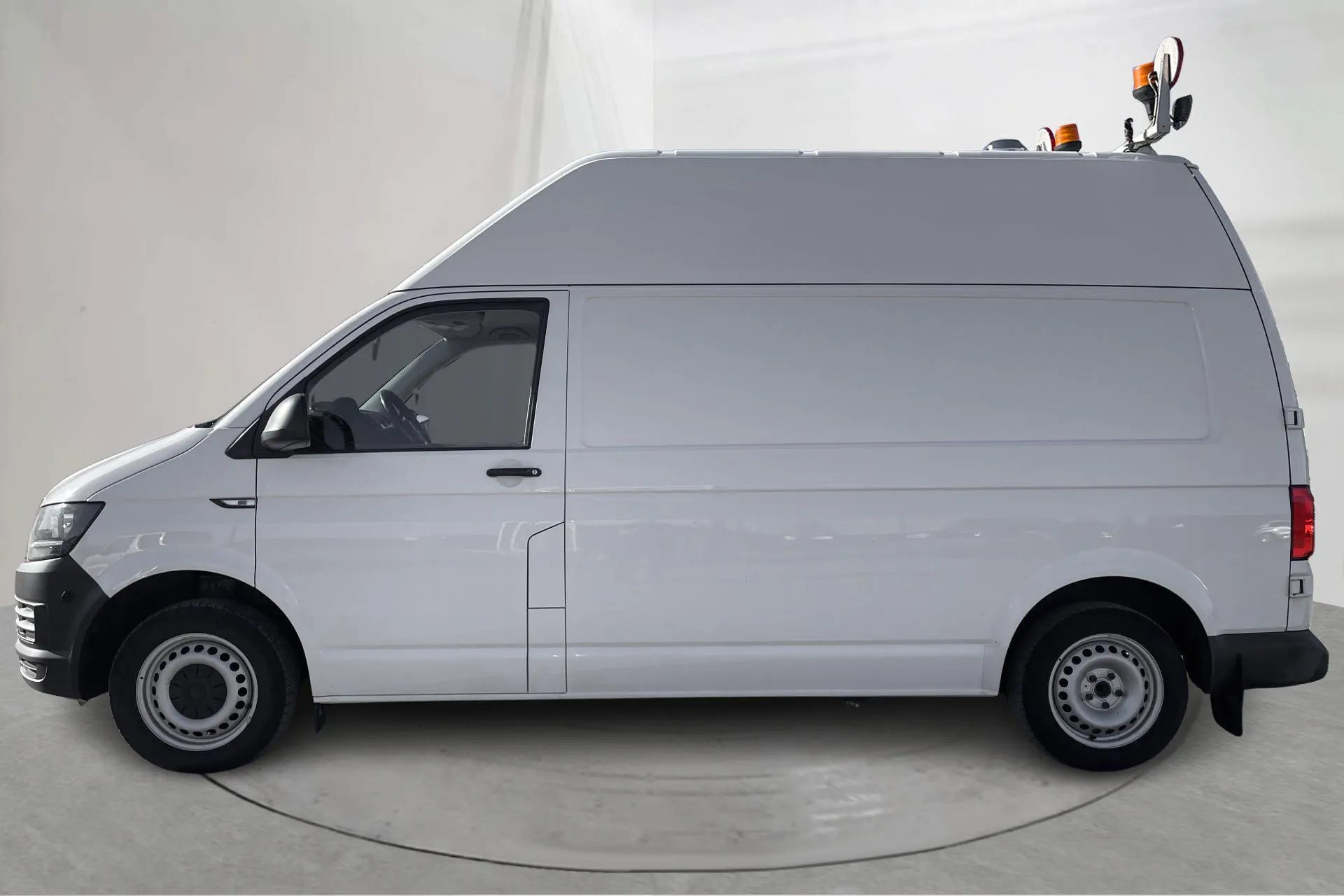 Presentationsfoto 2 av 20: VW Transporter T6 2.0 TDI BMT Skåp (150hk) - 18 957 mil - Manuell - vit - 2018