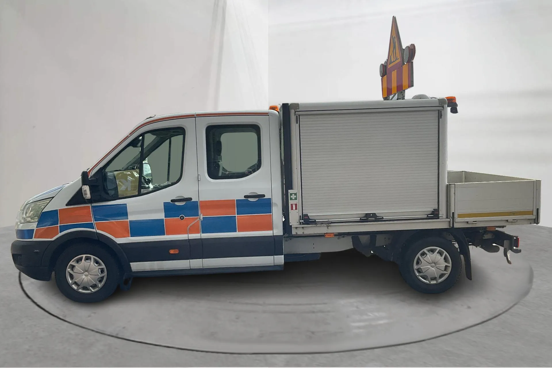 Presentationsfoto 2 av 13: Ford Transit Chassi 350 2.0 TDCi 2WD (170hk) - 11 783 mil - Manuell - 2017