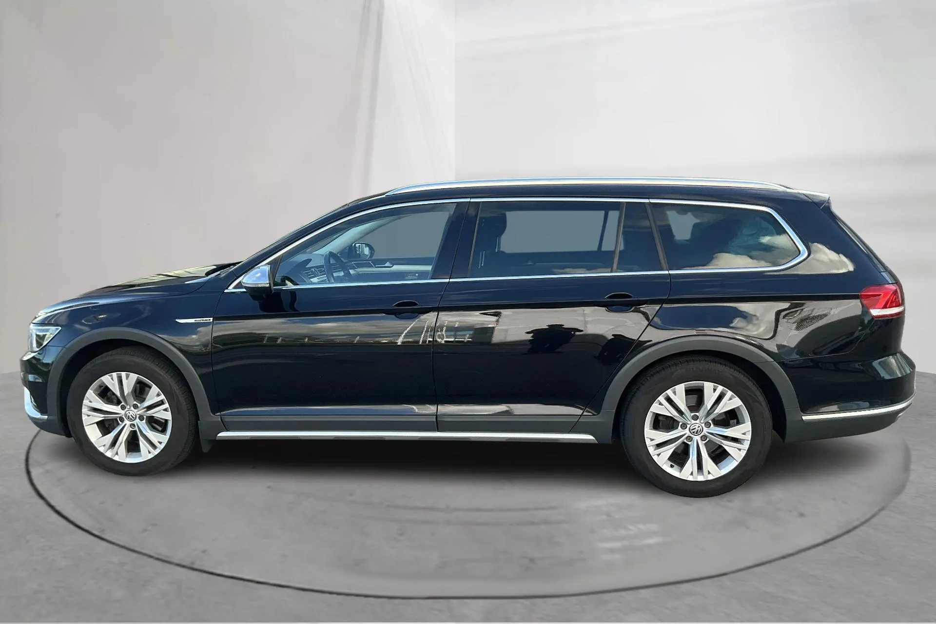 Presentation photo 2 of 16: VW Passat Alltrack 2.0 TDI 4MOTION (190hk) - 171 230 km - Automatic - black - 2017