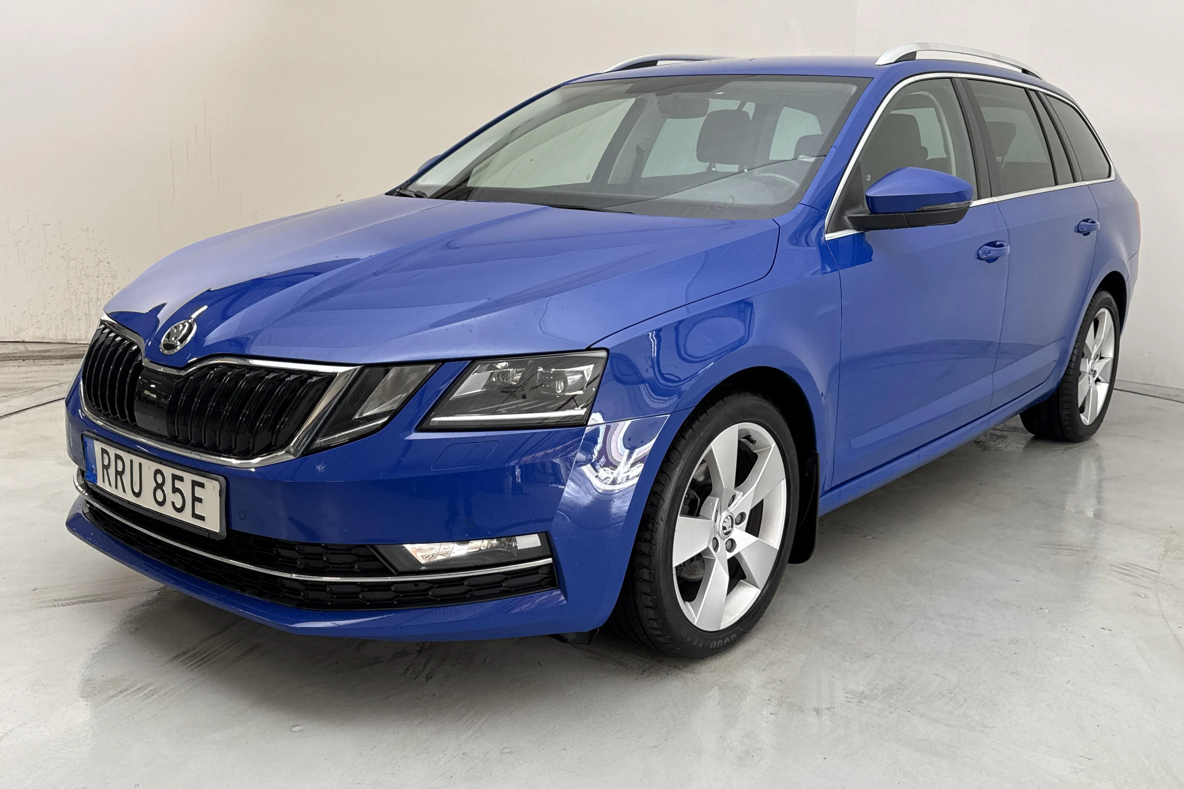 Presentationsfoto 1 av 16: Skoda Octavia III 2.0 TDI Combi (150hk) - 13 980 mil - Automat - blå - 2019