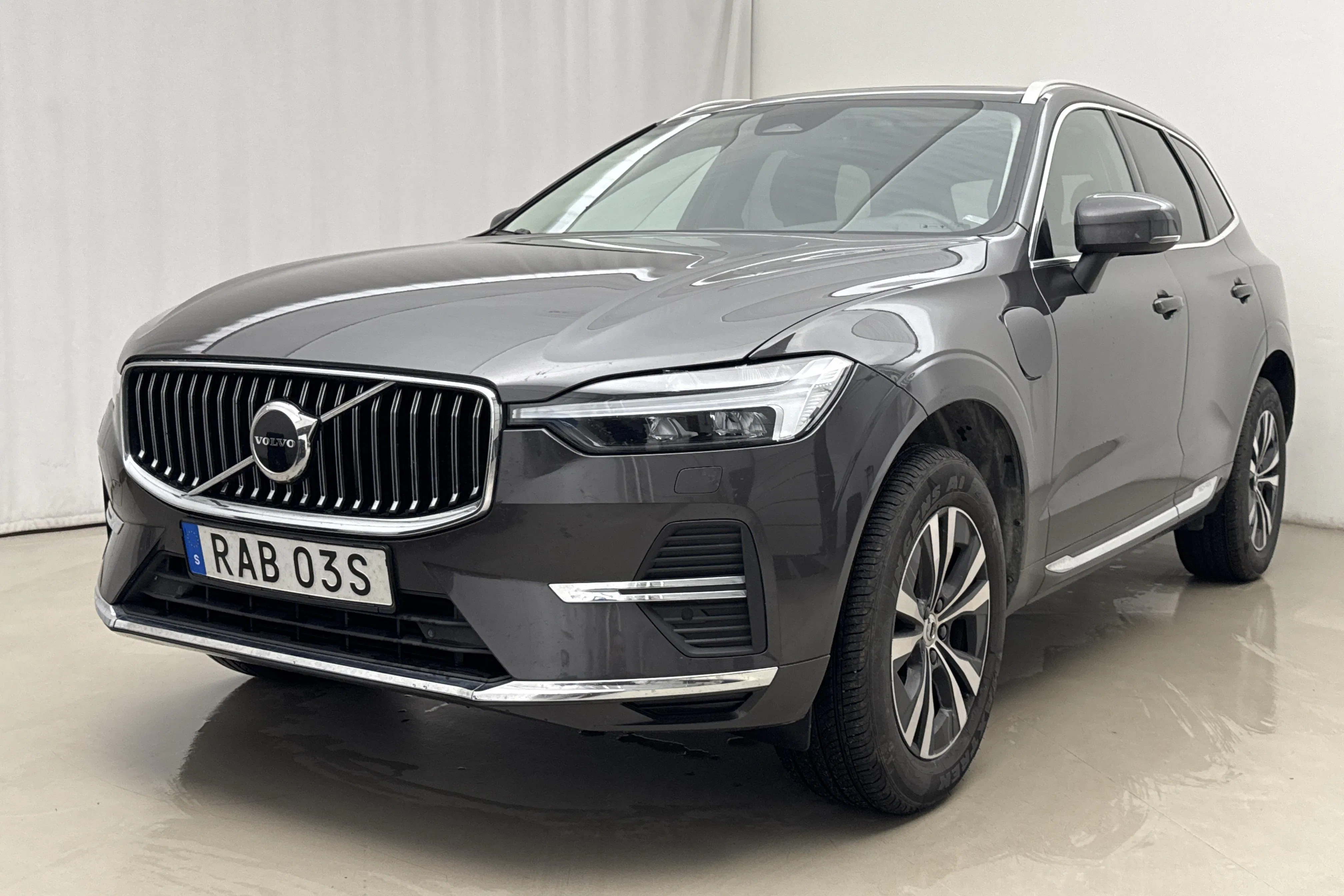 Presentation photo 1 of 25: Volvo XC60 T6 AWD Recharge (350hk) - 141 990 km - Automatic - gray - 2023