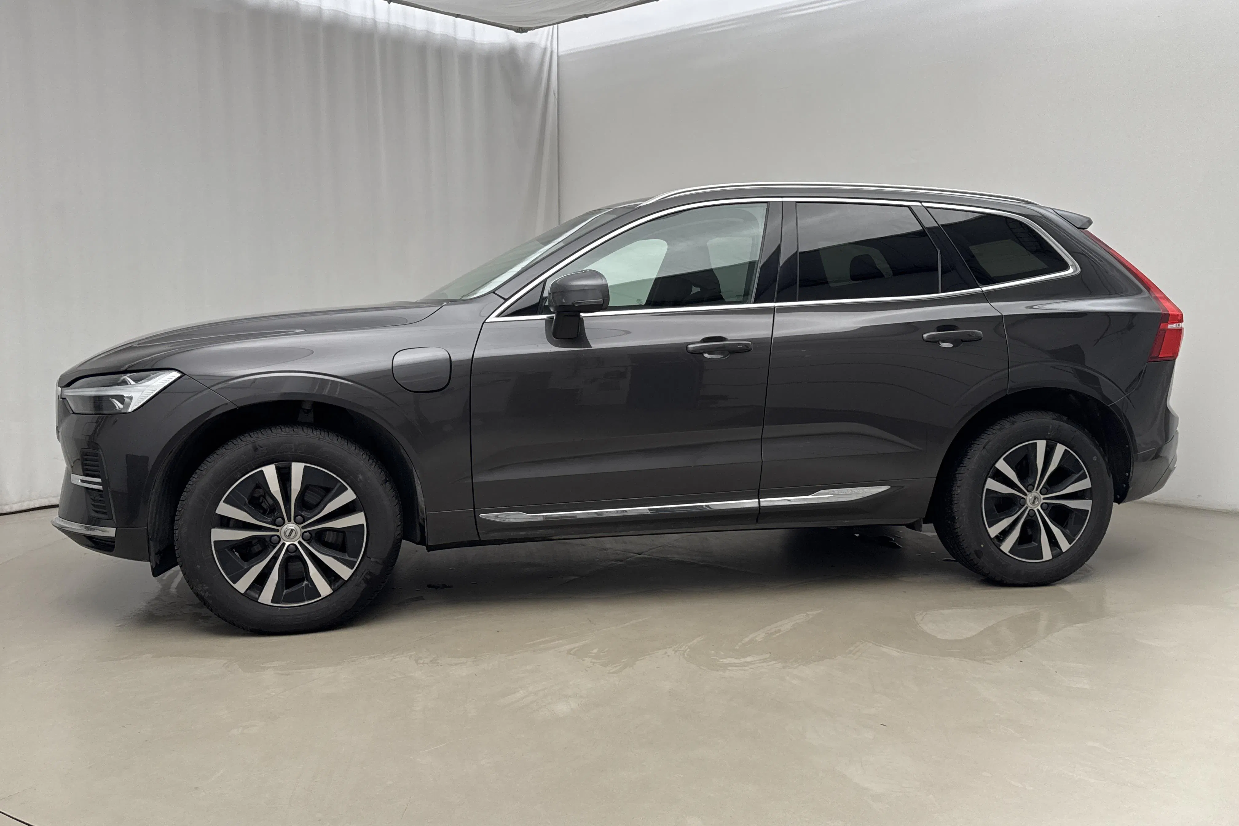 Presentation photo 2 of 25: Volvo XC60 T6 AWD Recharge (350hk) - 141 990 km - Automatic - gray - 2023