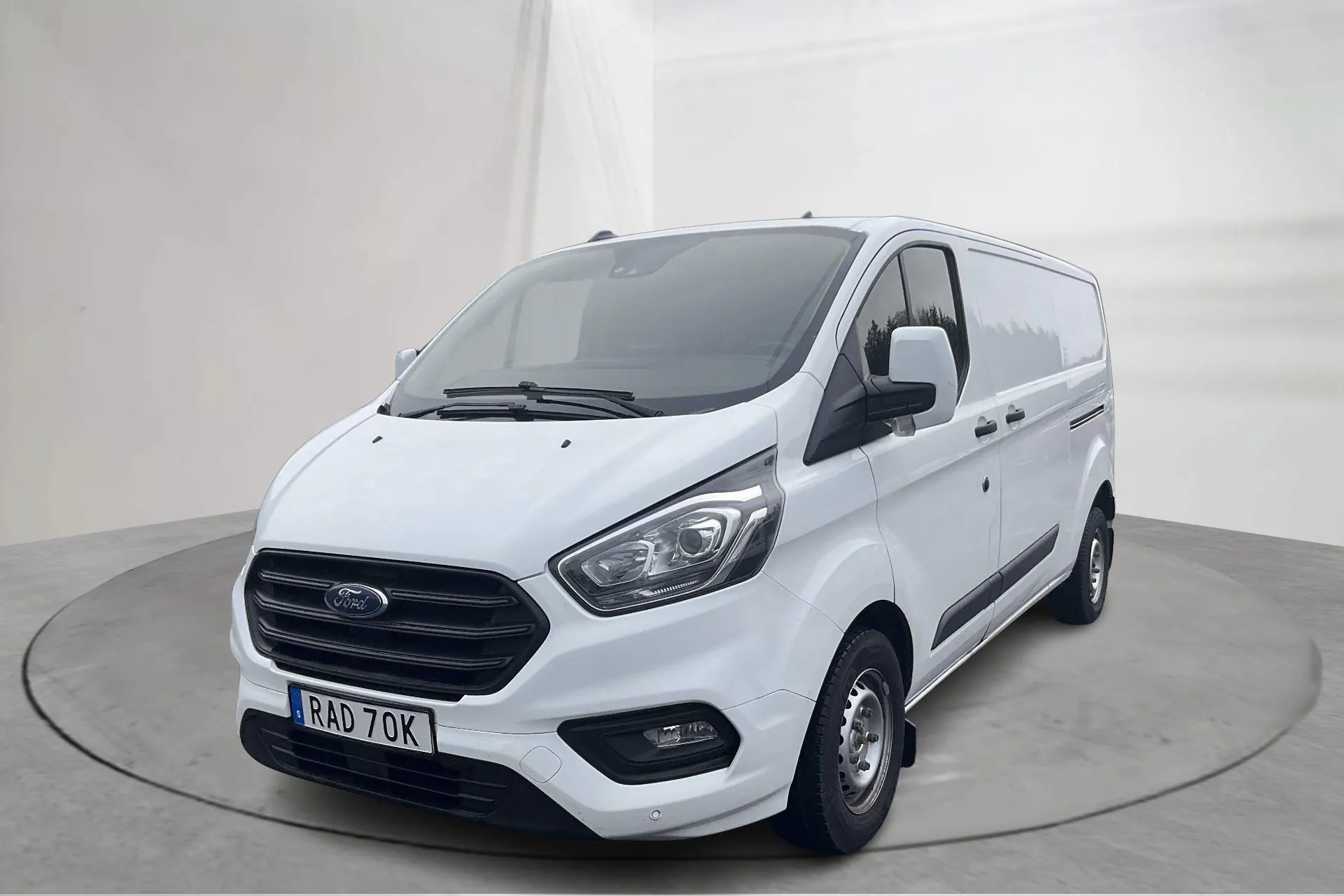 Presentationsfoto 1 av 16: Ford Transit Custom 300 MHEV (130hk) - 9 863 mil - Manuell - vit - 2023