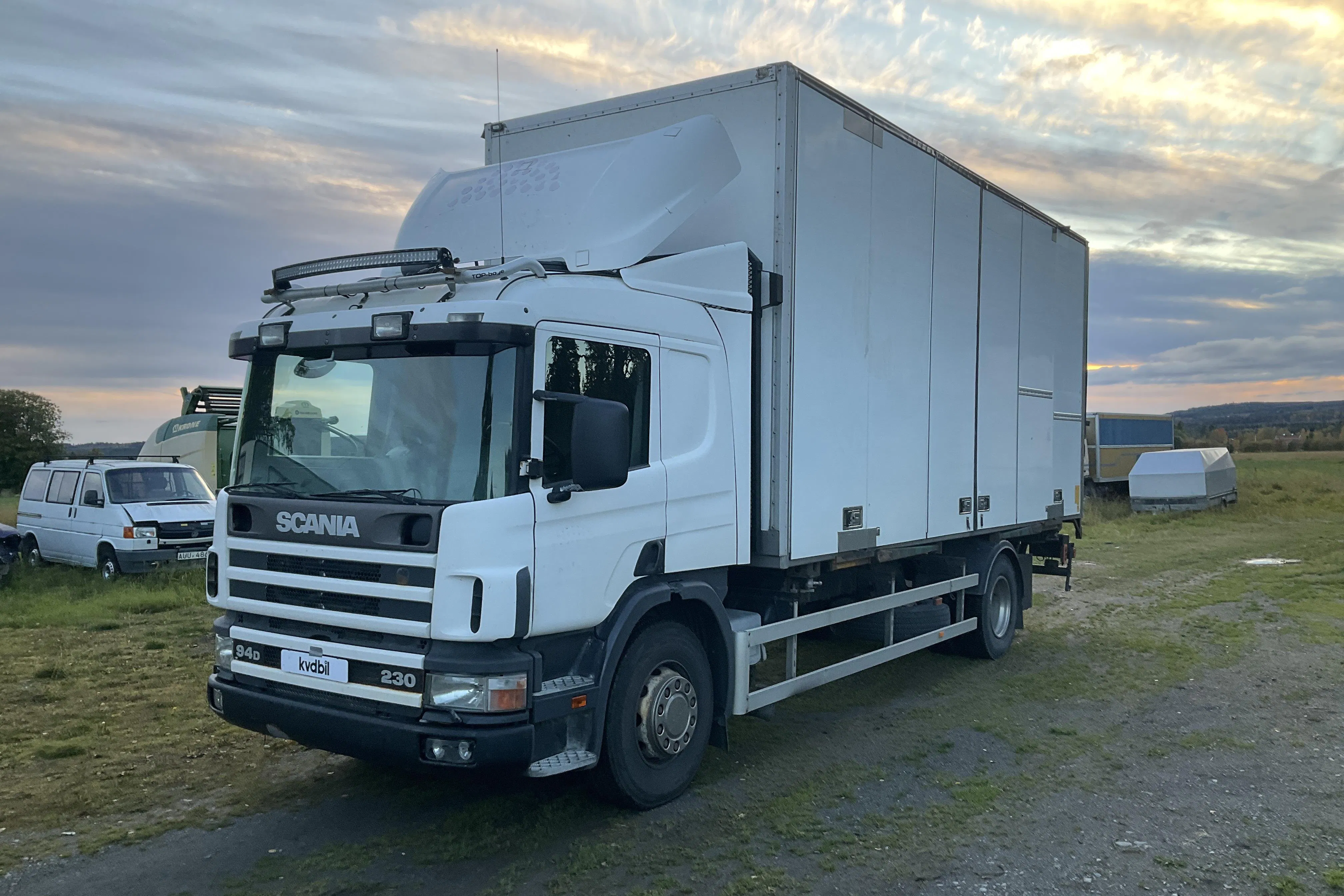 Presentationsfoto 1 av 53: SCANIA P94 - 763 040 km - Automat - vit - 2000