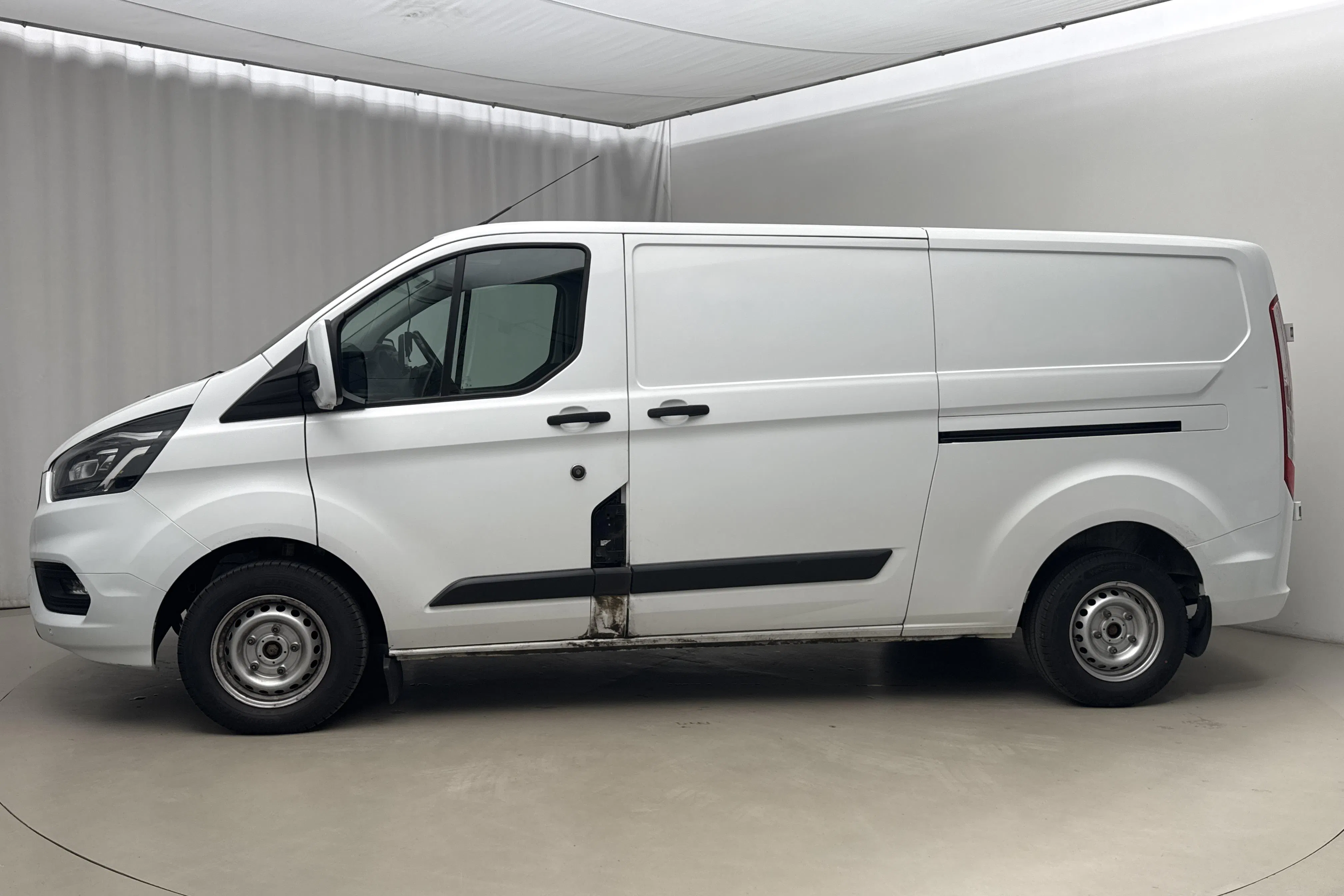 Presentation photo 2 of 17: Ford Transit Custom 300 MHEV (130hk) - 138 160 km - Manual - white - 2022