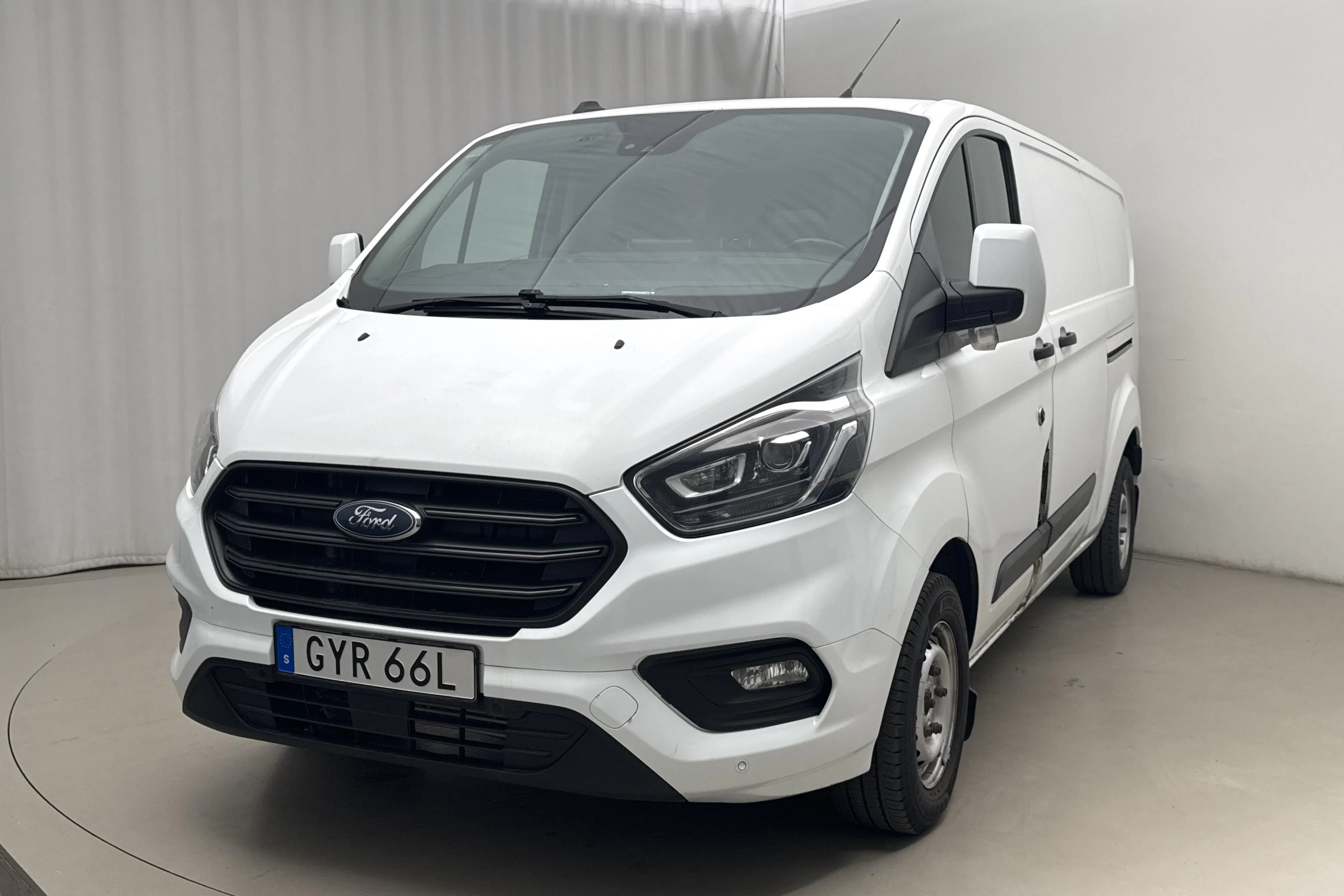 Presentation photo 1 of 17: Ford Transit Custom 300 MHEV (130hk) - 138 160 km - Manual - white - 2022