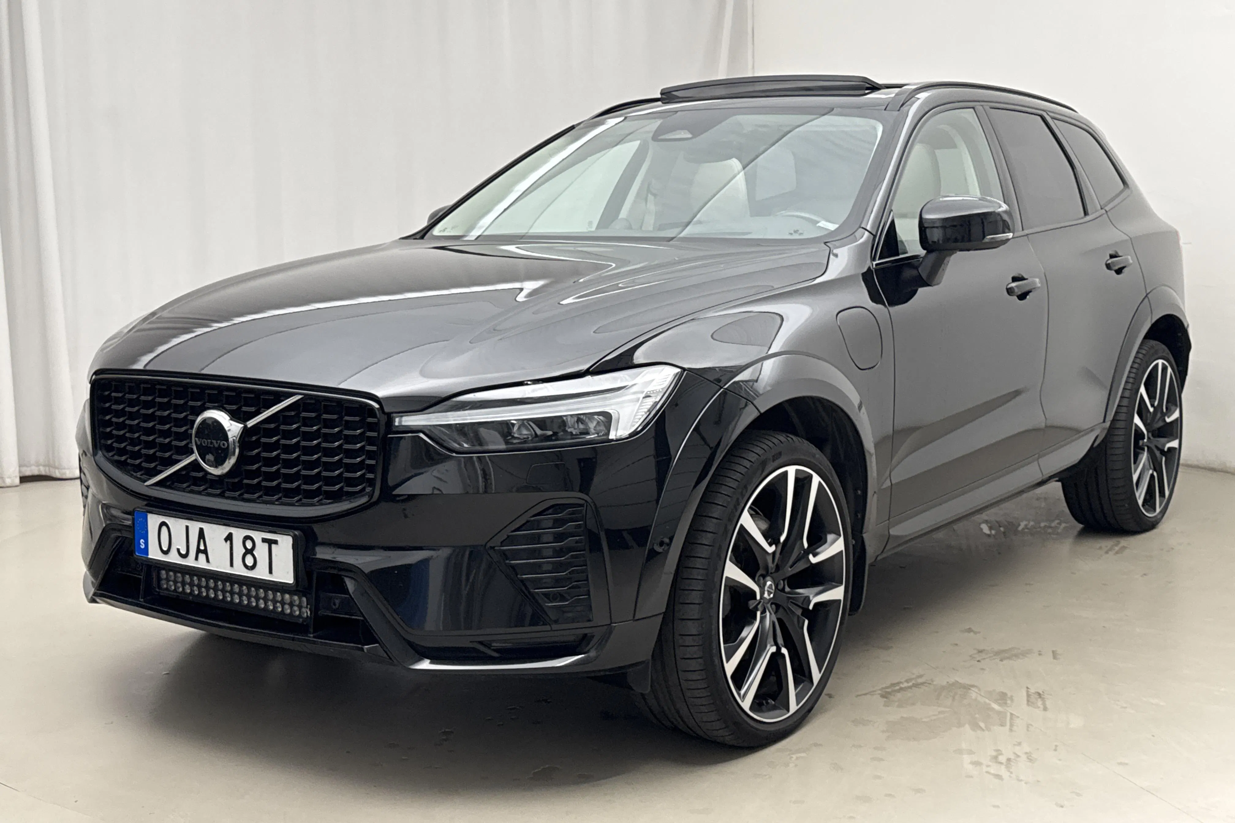 Presentationsfoto 1 av 30: Volvo XC60 T8 AWD Recharge (455hk) - 8 670 mil - Automat - svart - 2023