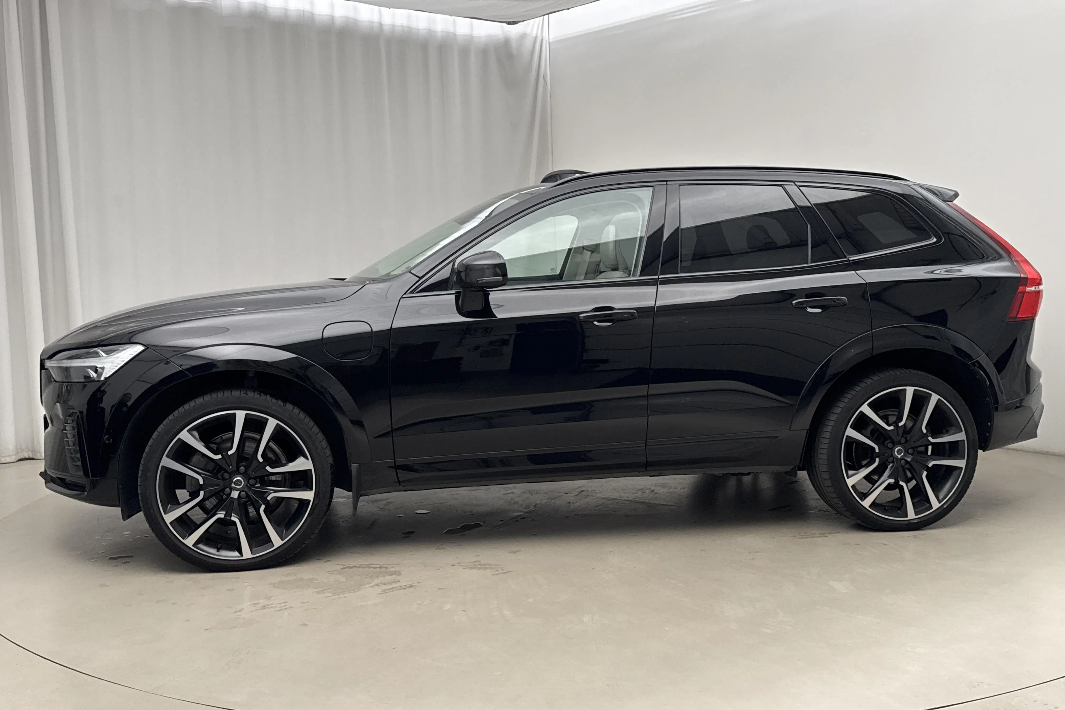 Presentationsfoto 2 av 30: Volvo XC60 T8 AWD Recharge (455hk) - 8 670 mil - Automat - svart - 2023