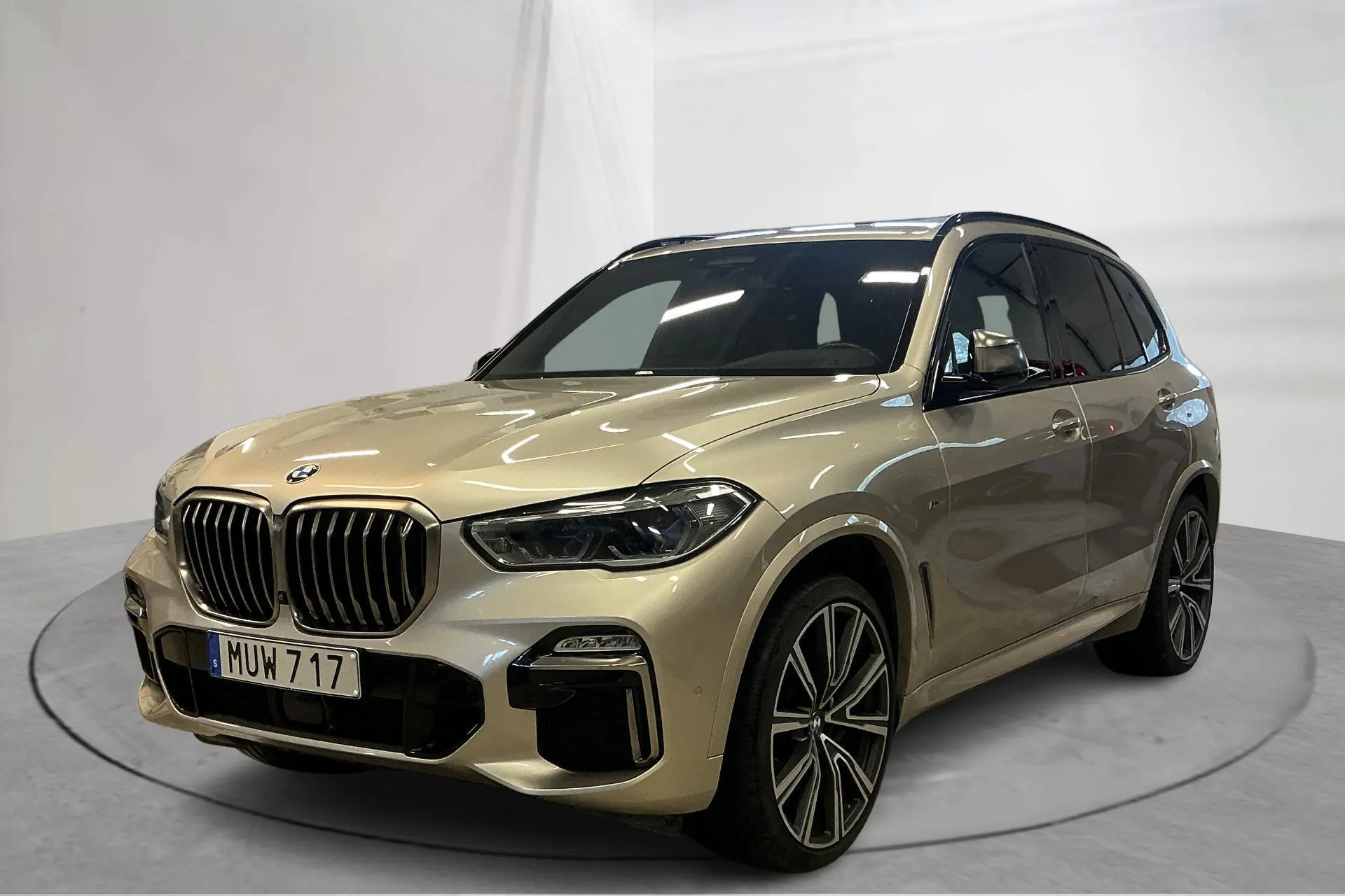 Presentationsfoto 1 av 19: BMW X5 M50d, G05 (400hk) - 12 629 mil - Automat - Ljusgrå - 2019