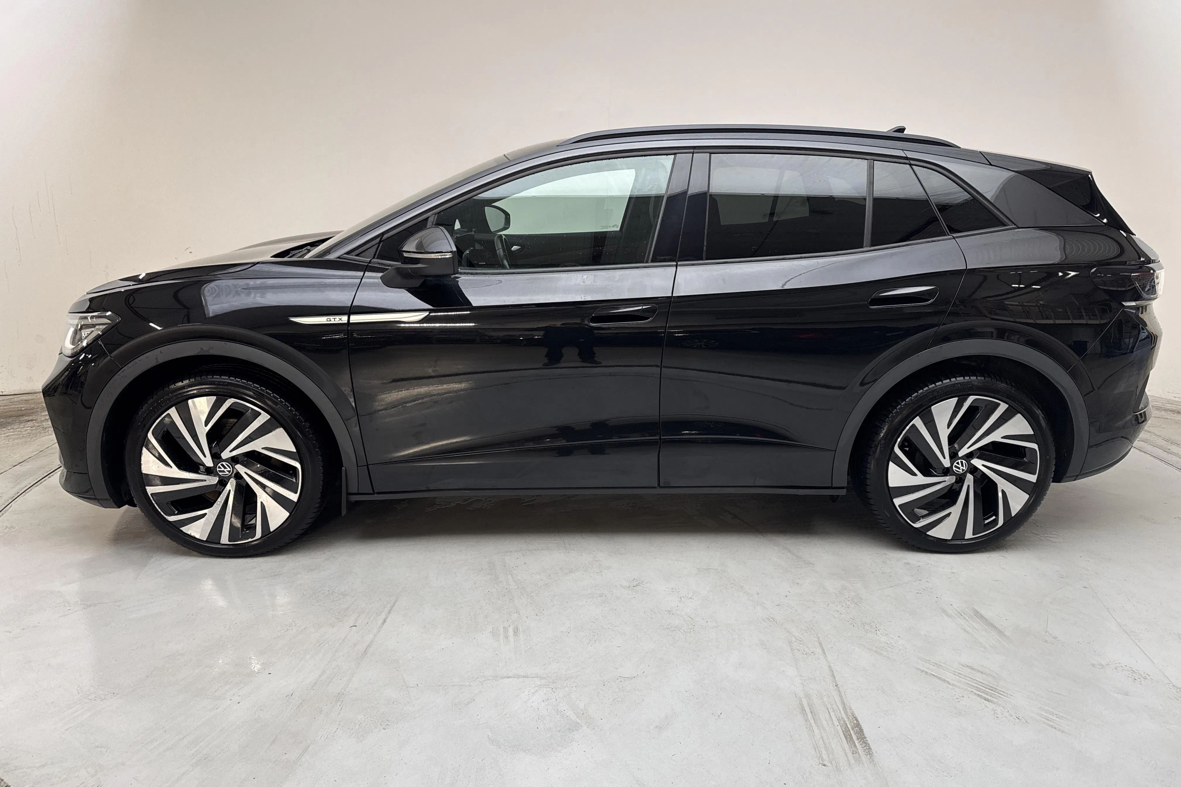 Presentationsfoto 2 av 15: VW ID.4 GTX 77kWh AWD (299hk) - 12 488 mil - Automat - svart - 2022
