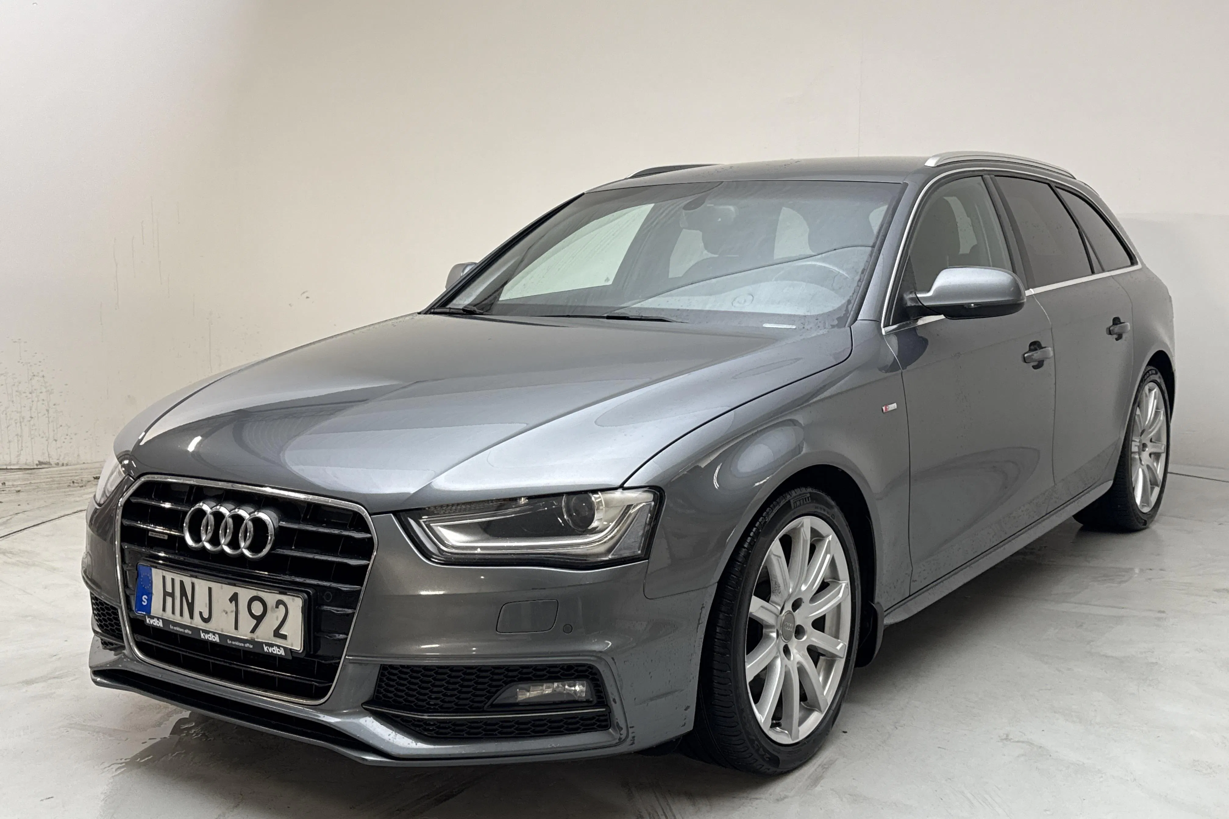Presentationsfoto 1 av 13: Audi A4 2.0 TDI clean diesel Avant quattro (190hk) - 12 093 mil - Automat - grå - 2015