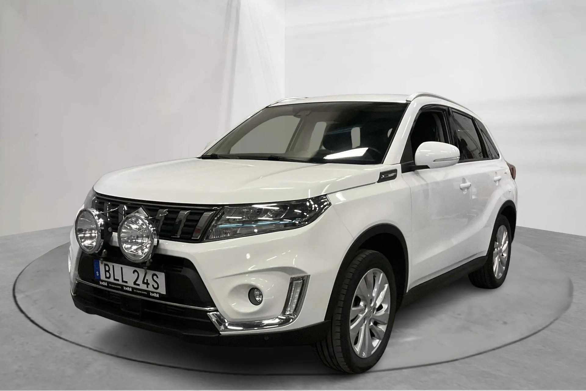 Presentationsfoto 1 av 16: Suzuki Vitara 1.4T Boosterjet Hybrid Allgrip 4x4 (129hk) - 3 009 mil - Automat - vit - 2021