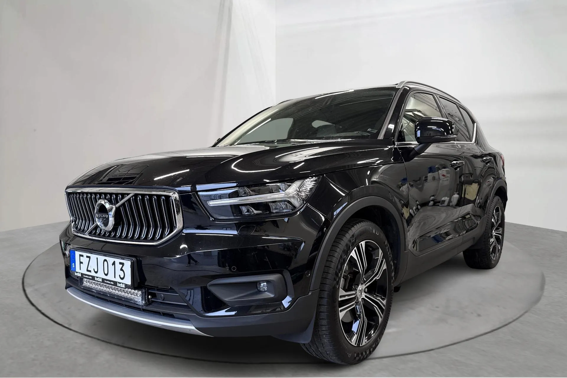 Presentation photo 1 of 21: Volvo XC40 T4 AWD (190hk) - 28 800 km - Automatic - black - 2019