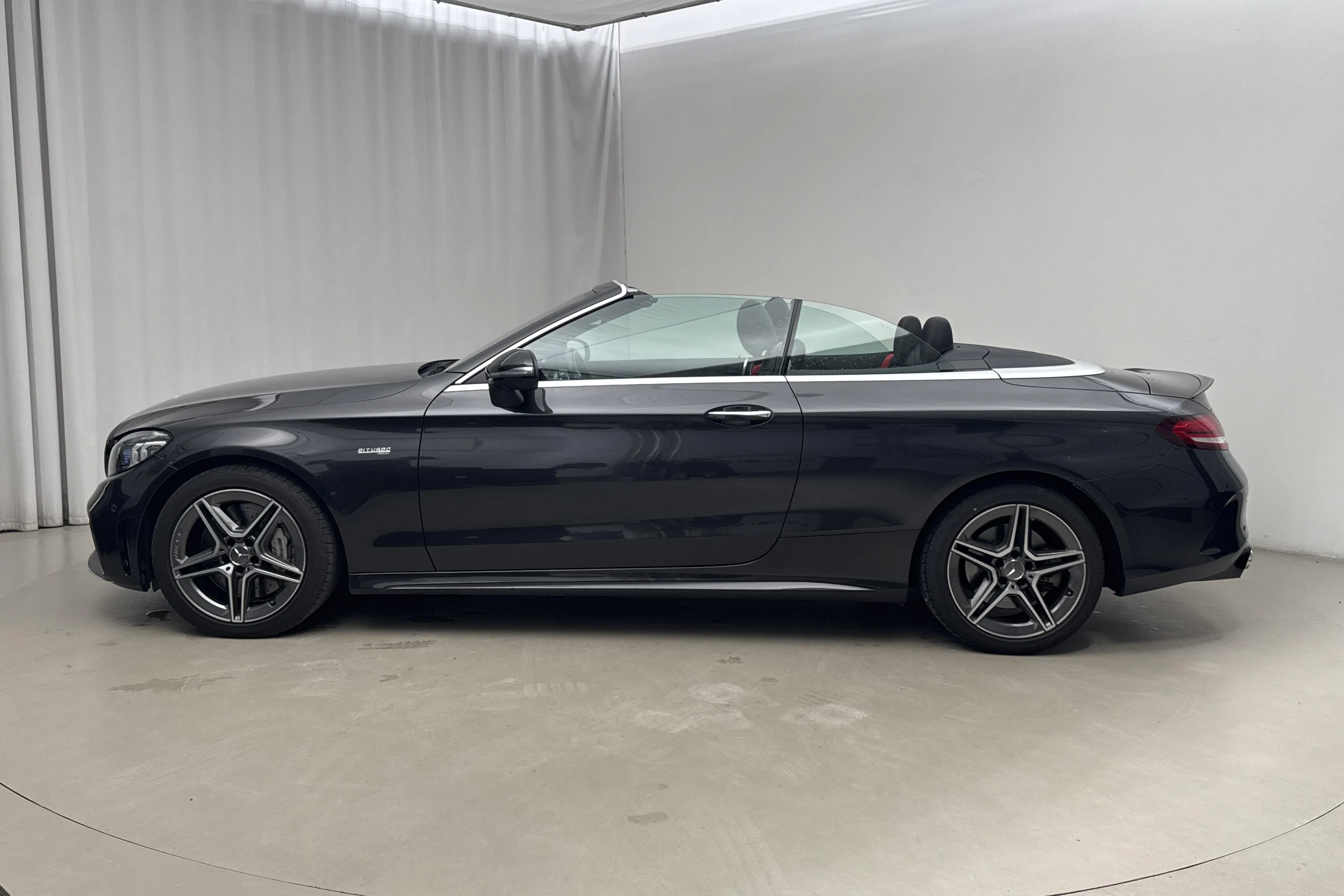 Presentationsfoto 2 av 21: Mercedes C 43 AMG 4MATIC Cabriolet A205 (390hk) - 4 821 mil - Automat - grå - 2019