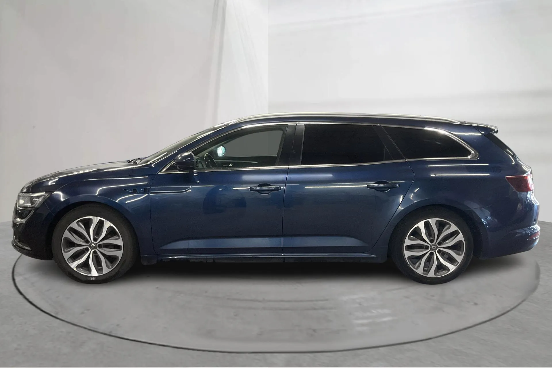 Presentationsfoto 2 av 15: Renault Talisman 1.6 dCi Kombi (120hk) - 28 827 mil - Manuell - blå - 2019