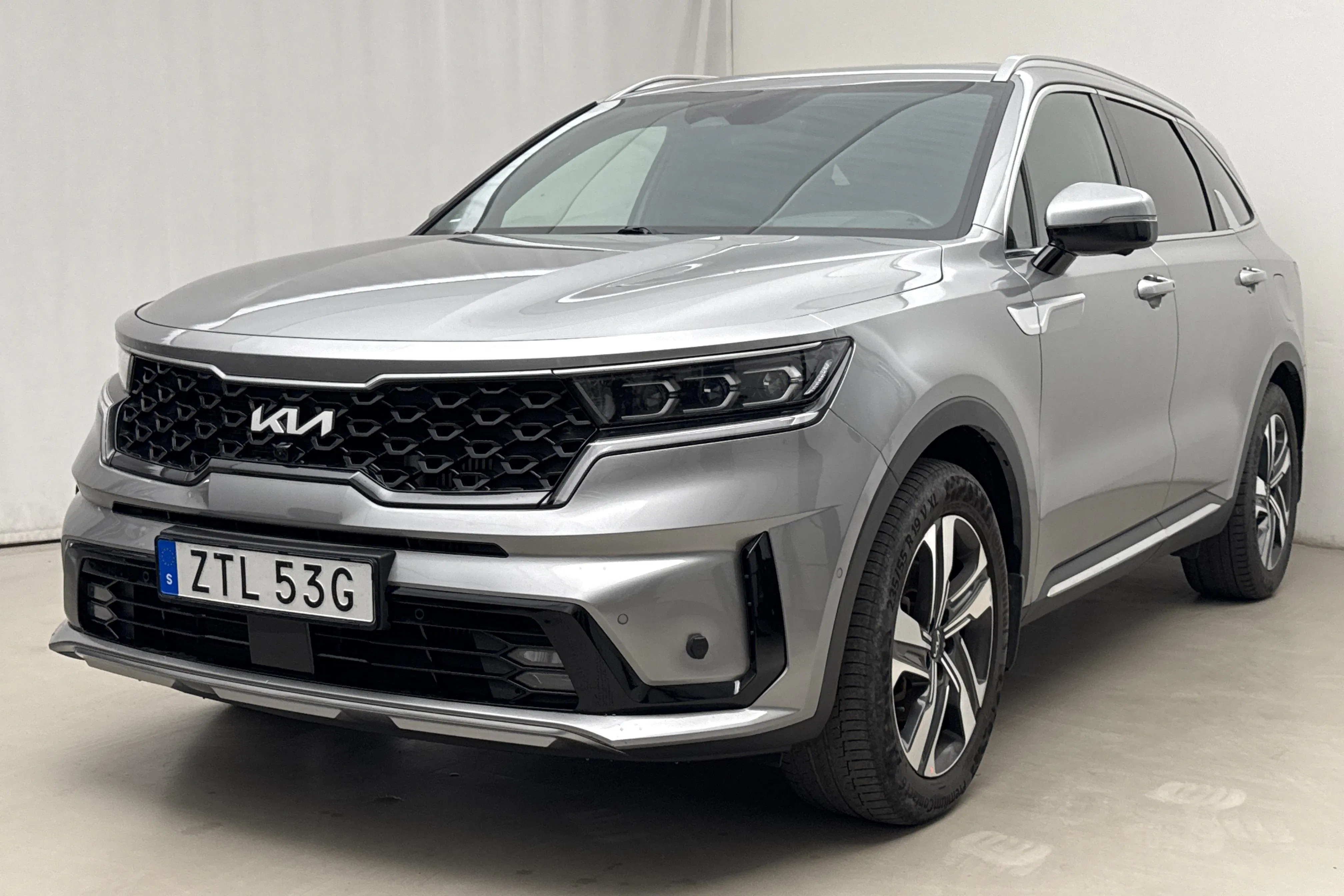 Presentationsfoto 1 av 25: KIA Sorento 1.6 T-GDi Plug-in Hybrid AWD (265hk) - 13 276 mil - Automat - grå - 2023