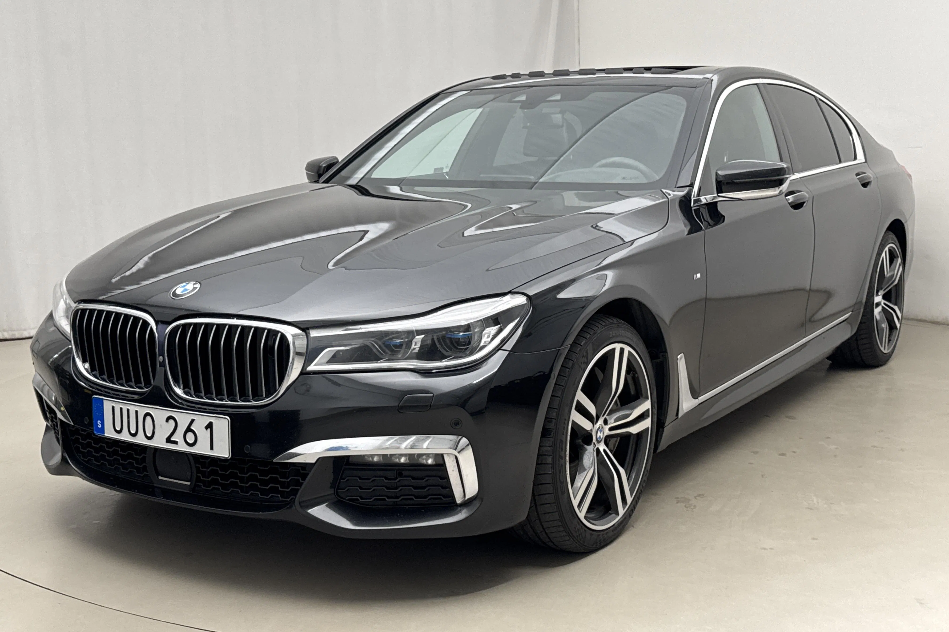 Presentation photo 1 of 27: BMW 750d xDrive Sedan, G11 (400hk) - 170 920 km - Automatic - black - 2019