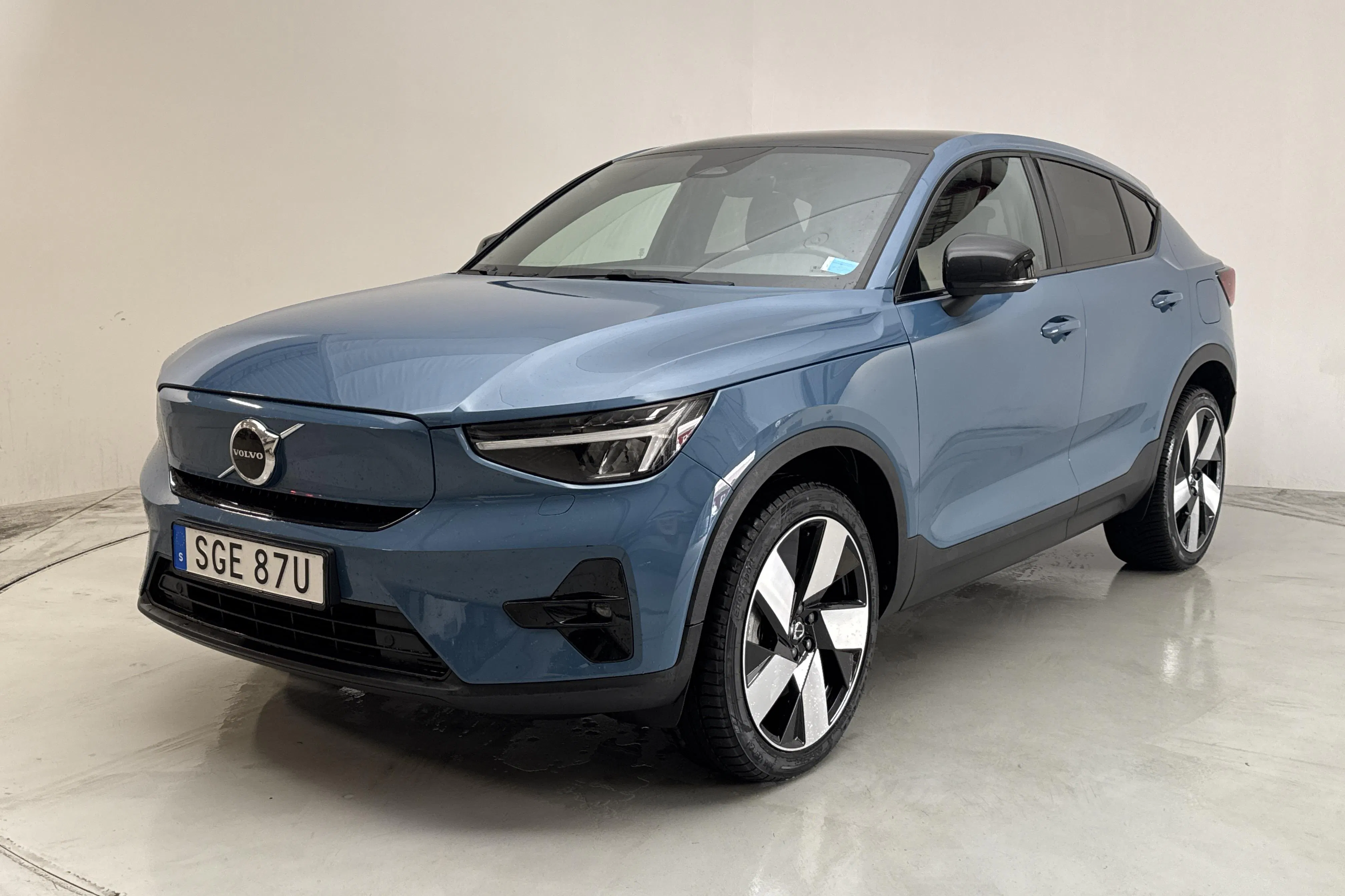 Presentationsfoto 1 av 17: Volvo C40 Recharge (231hk) - 9 721 mil - Automat - blå - 2023