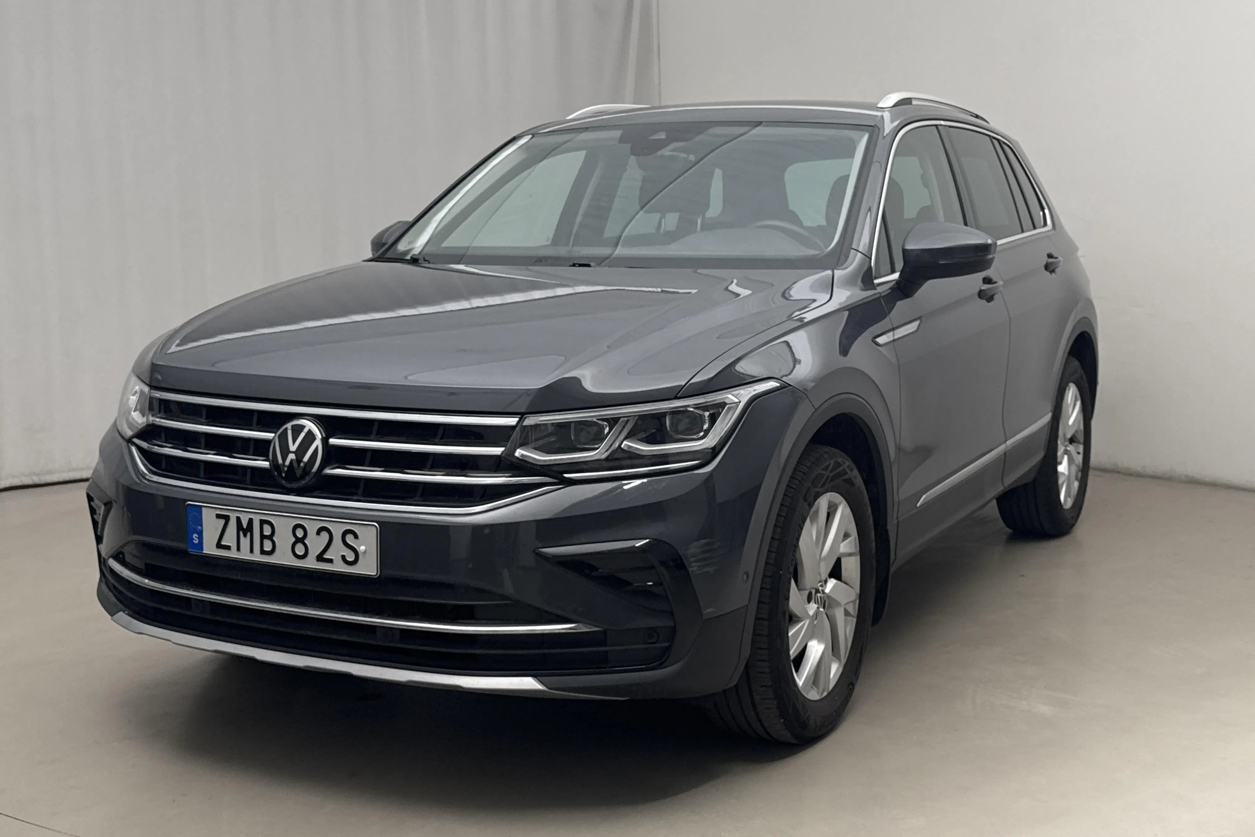 Presentationsfoto 1 av 17: VW Tiguan 2.0 TDI 4MOTION (200hk) - 6 560 mil - Automat - grå - 2022